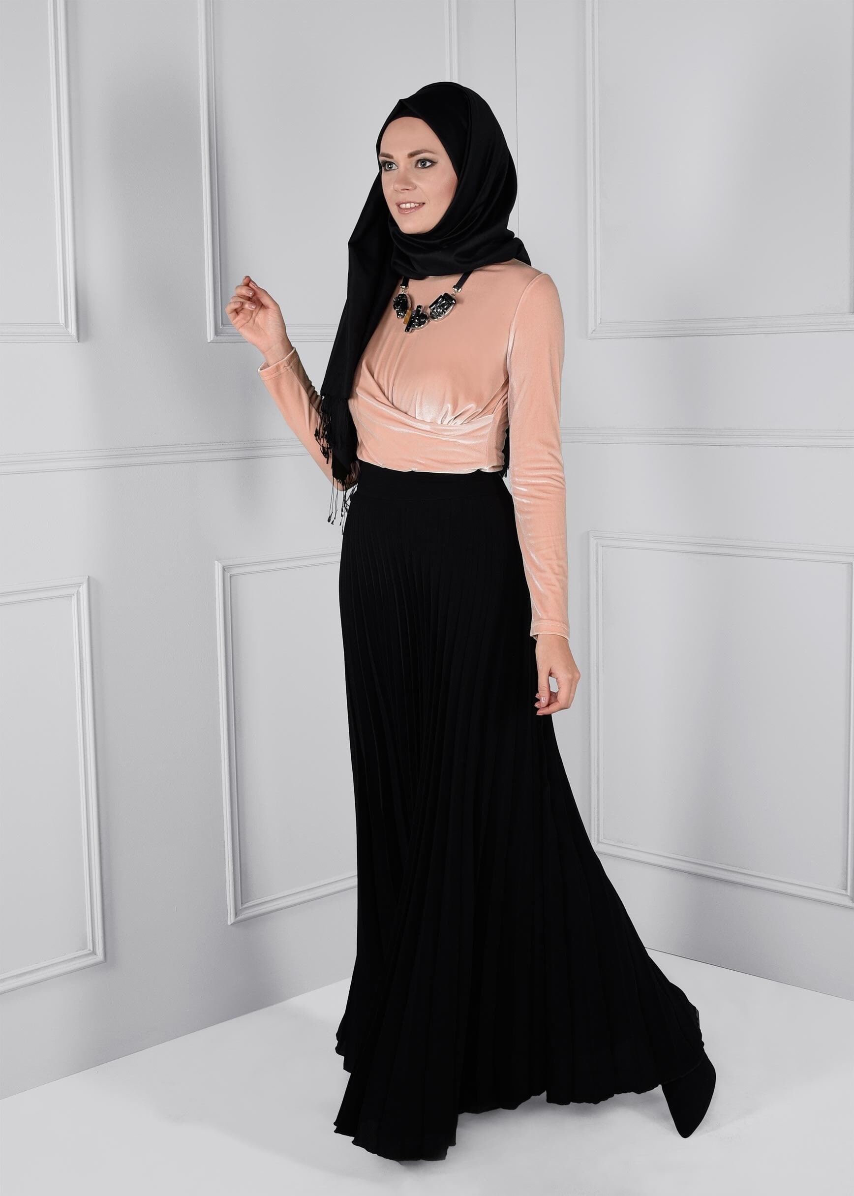 Tesettür giyim PEMBE BELDEN BÜZGÜ DETAYLI KADİFE BLUZ 4670