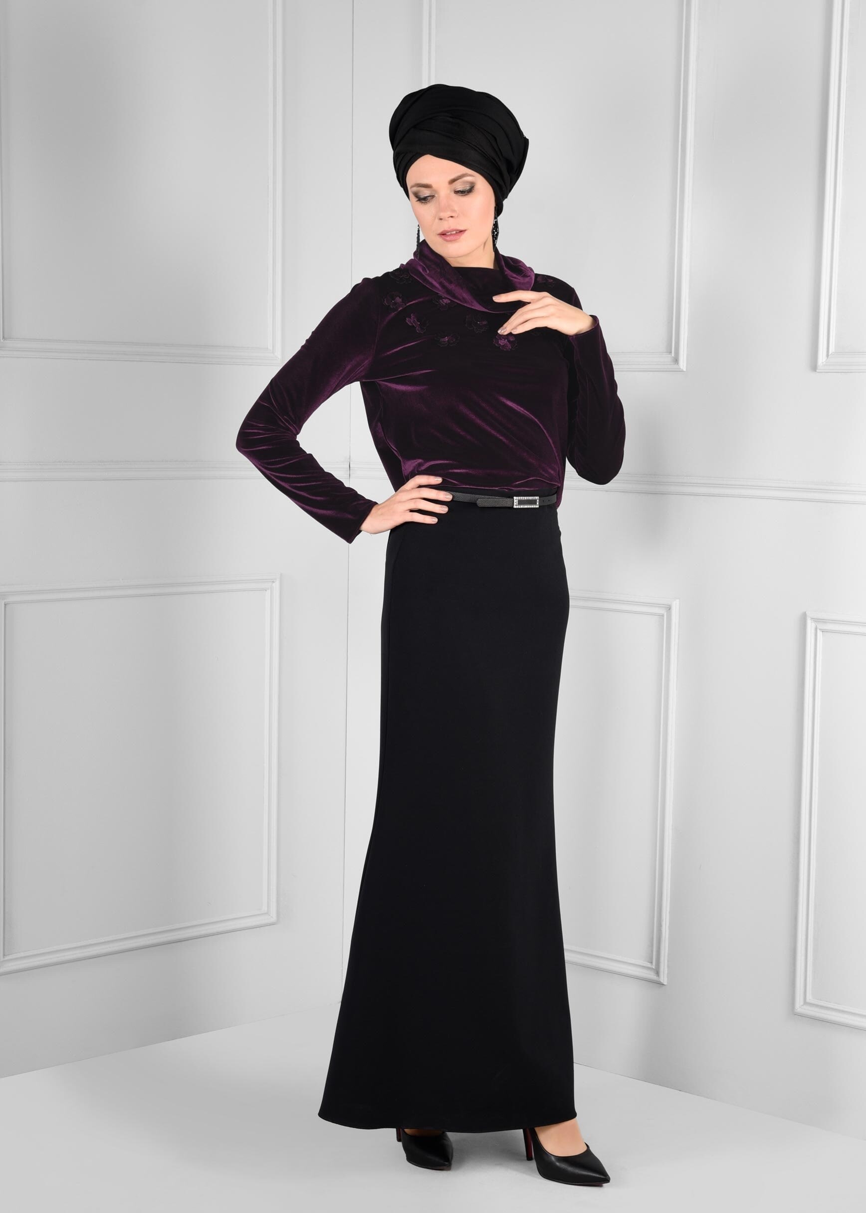 Tesettür giyim MÜRDÜM ÜÇ BOYUTLU ÇİÇEK İŞLEMELİ ŞAL YAKALI KADİFE BLUZ 4679