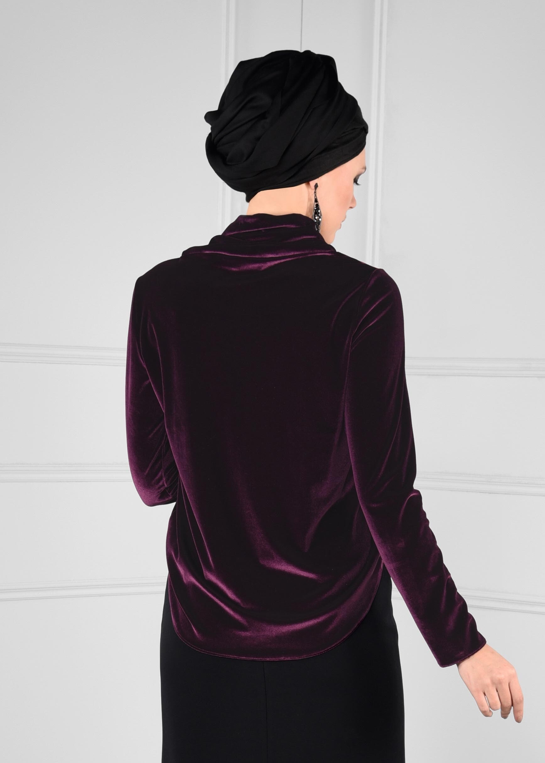 Tesettür giyim MÜRDÜM ÜÇ BOYUTLU ÇİÇEK İŞLEMELİ ŞAL YAKALI KADİFE BLUZ 4679