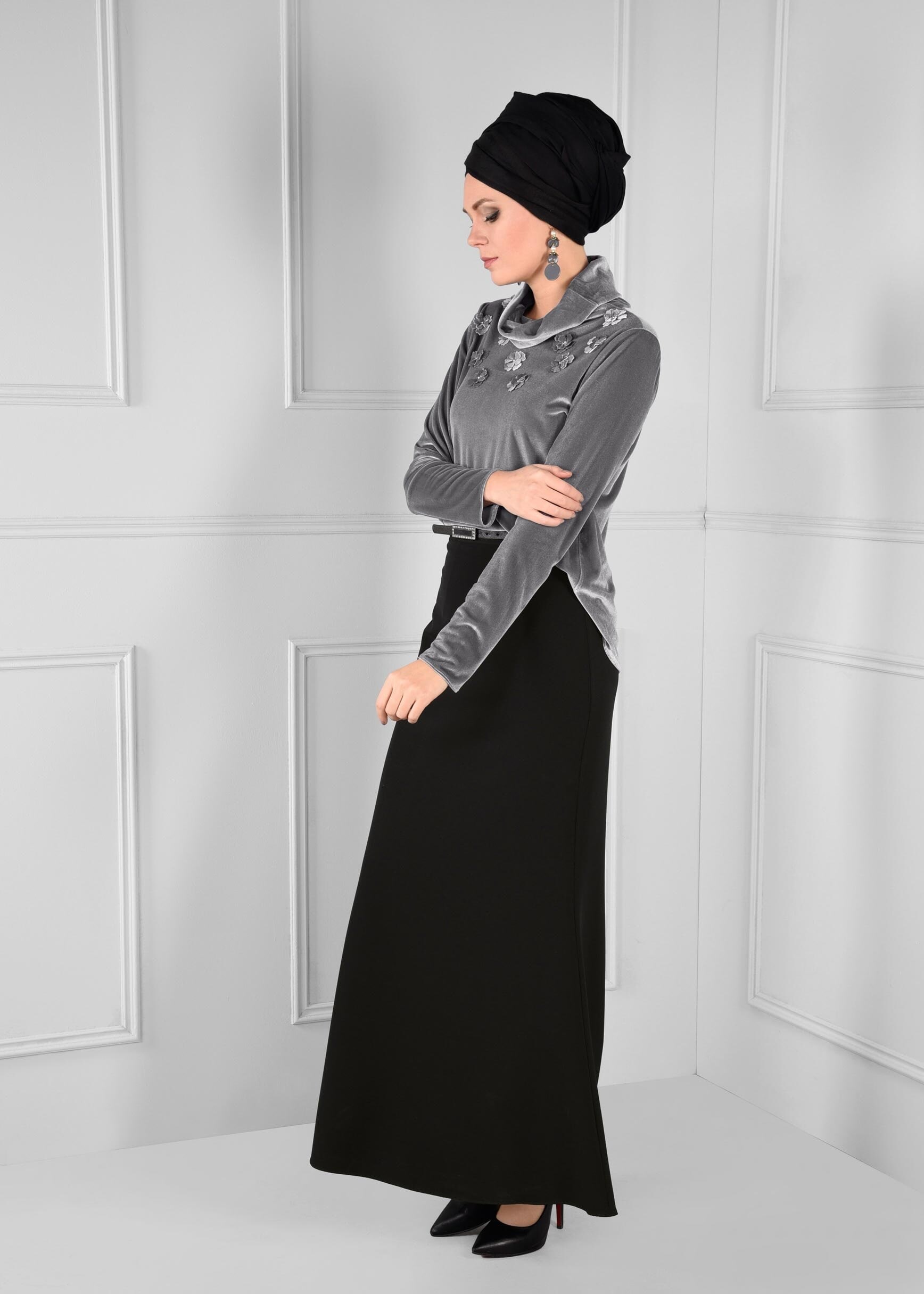 Tesettür giyim GÜMÜŞ ÜÇ BOYUTLU ÇİÇEK İŞLEMELİ ŞAL YAKALI KADİFE BLUZ 4679