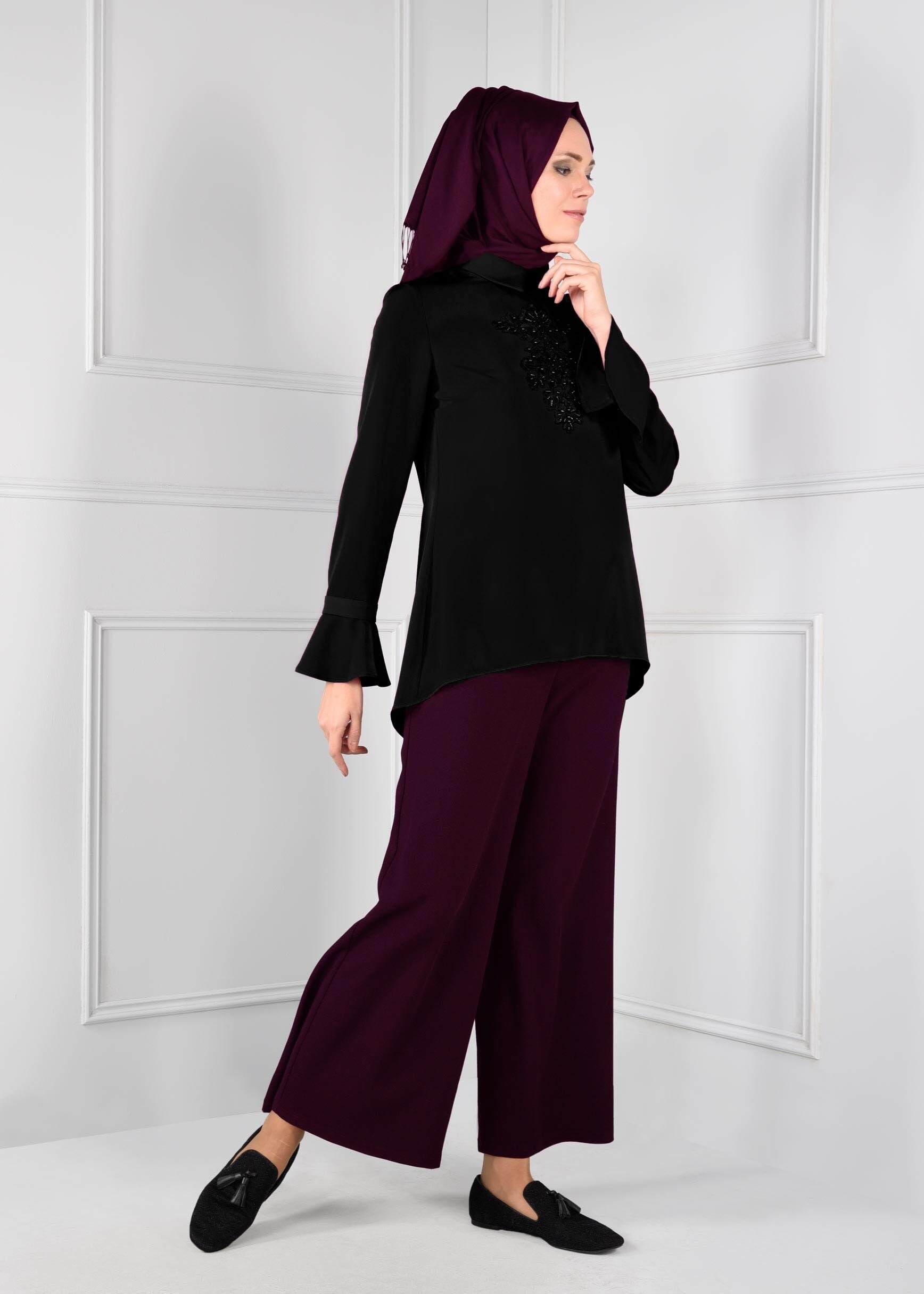 Tesettür giyim SİYAH GÜPÜR DETAYLI FERMUARLI ASİMETRİK KESİM KREP BLUZ 4686