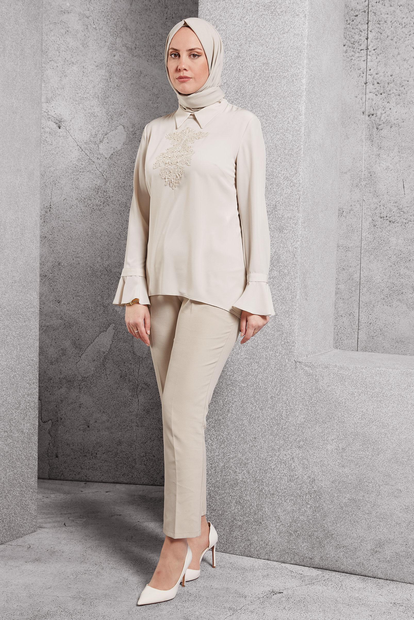 Tesettür giyim BEJ GÜPÜR DETAYLI FERMUARLI ASİMETRİK KESİM KREP BLUZ 4686