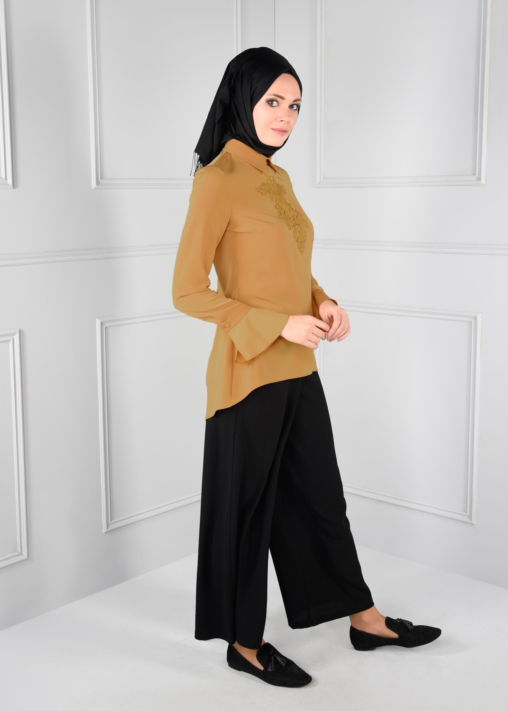 Tesettür giyim SARI GÜPÜR DETAYLI FERMUARLI ASİMETRİK KESİM KREP BLUZ 4686