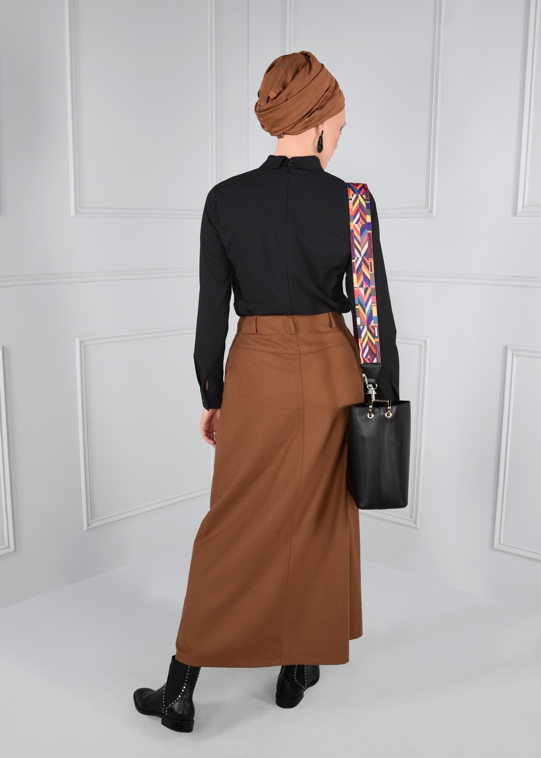 Tesettür giyim SİYAH BROŞ DETAYLI FERMUARLI BLUZ 4687