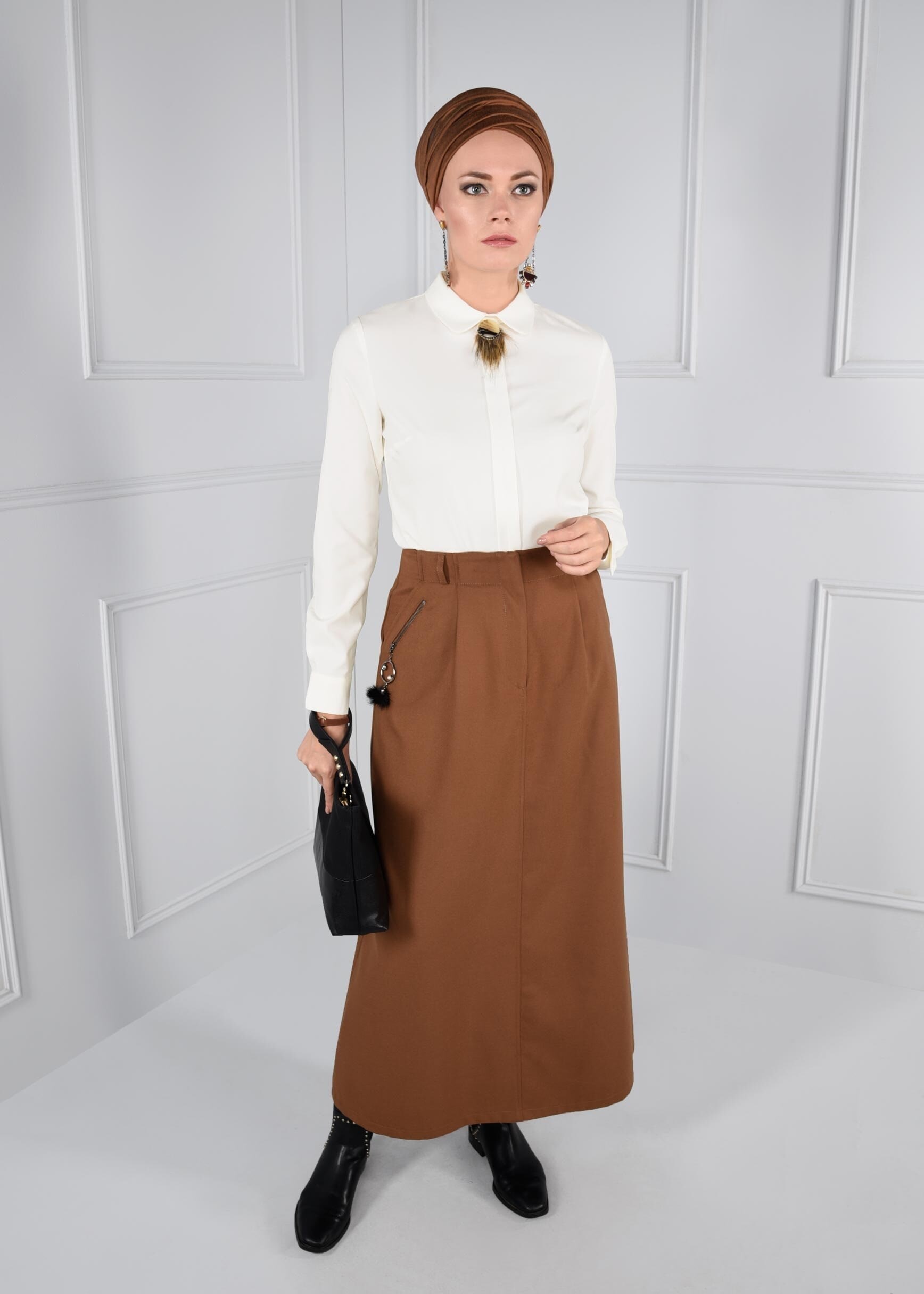 Tesettür giyim BEYAZ BROŞ DETAYLI FERMUARLI BLUZ 4687