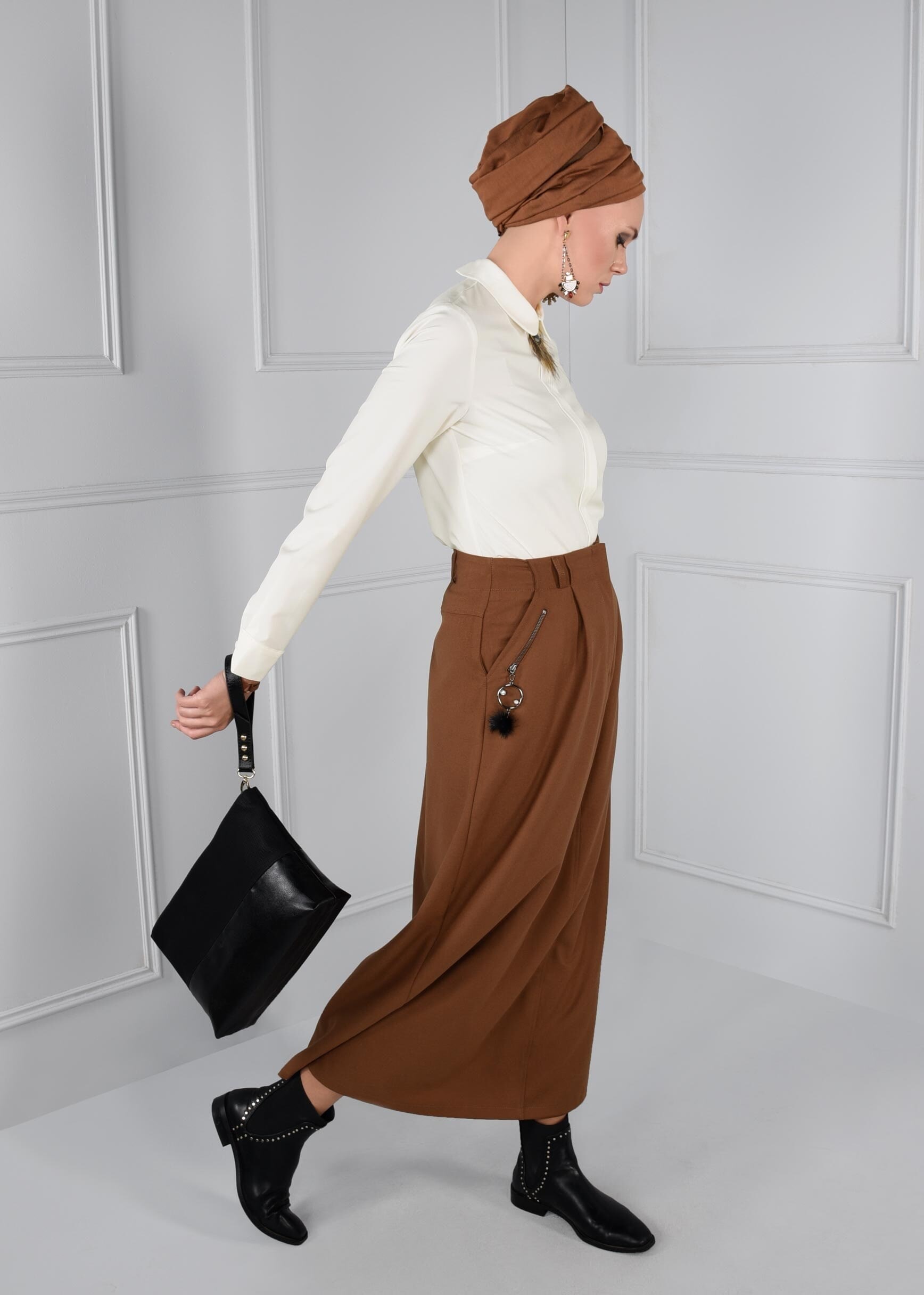 Tesettür giyim BEYAZ BROŞ DETAYLI FERMUARLI BLUZ 4687