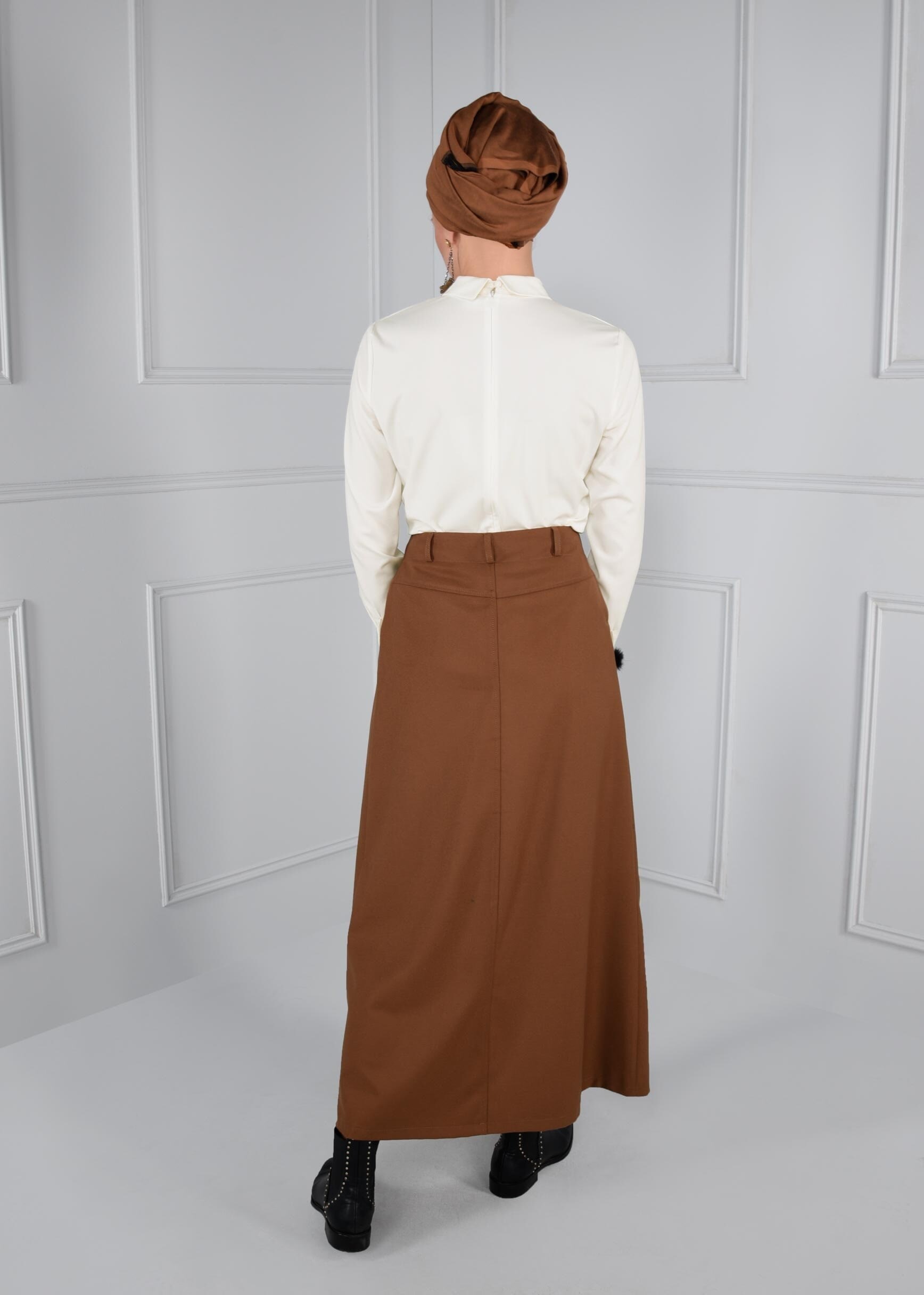 Tesettür giyim BEYAZ BROŞ DETAYLI FERMUARLI BLUZ 4687