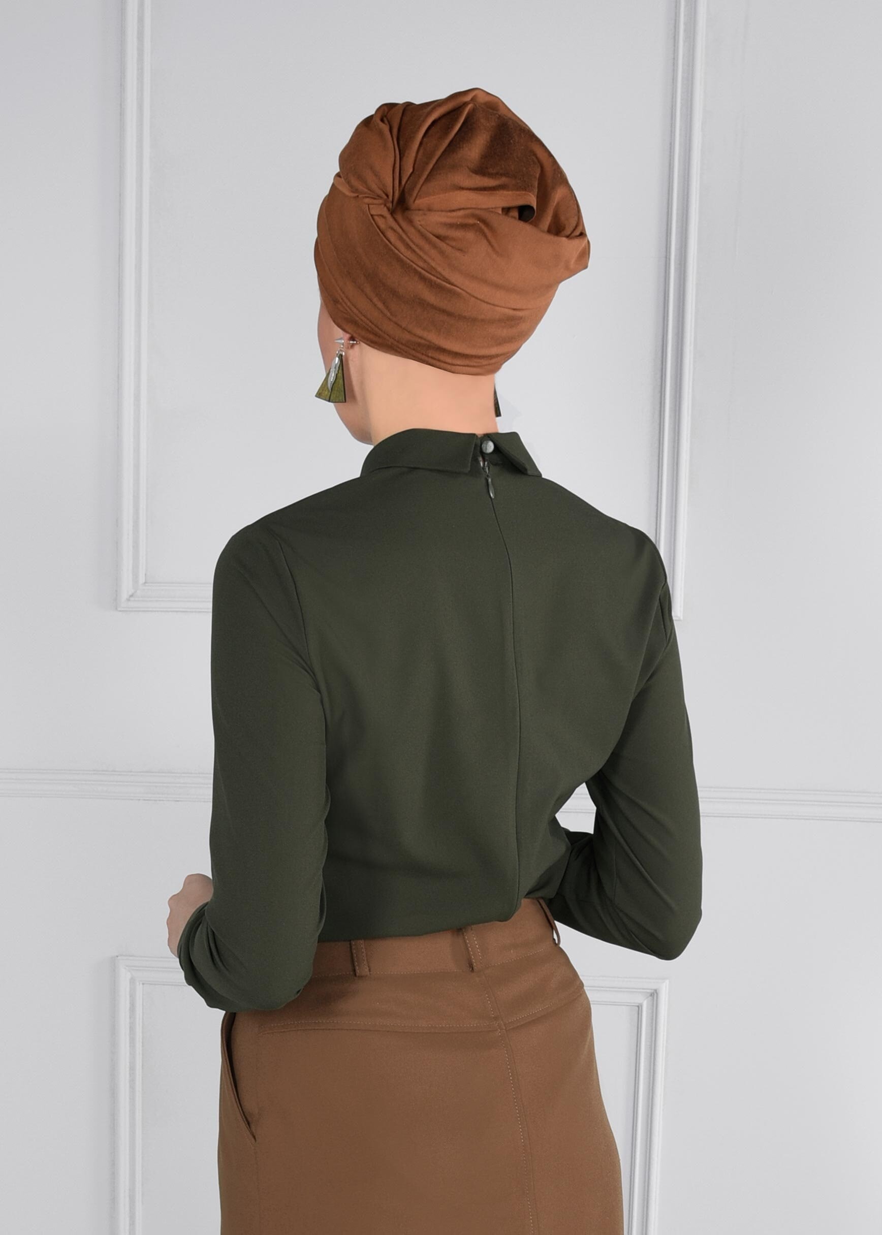 Tesettür giyim HAKİ BROŞ DETAYLI FERMUARLI BLUZ 4687