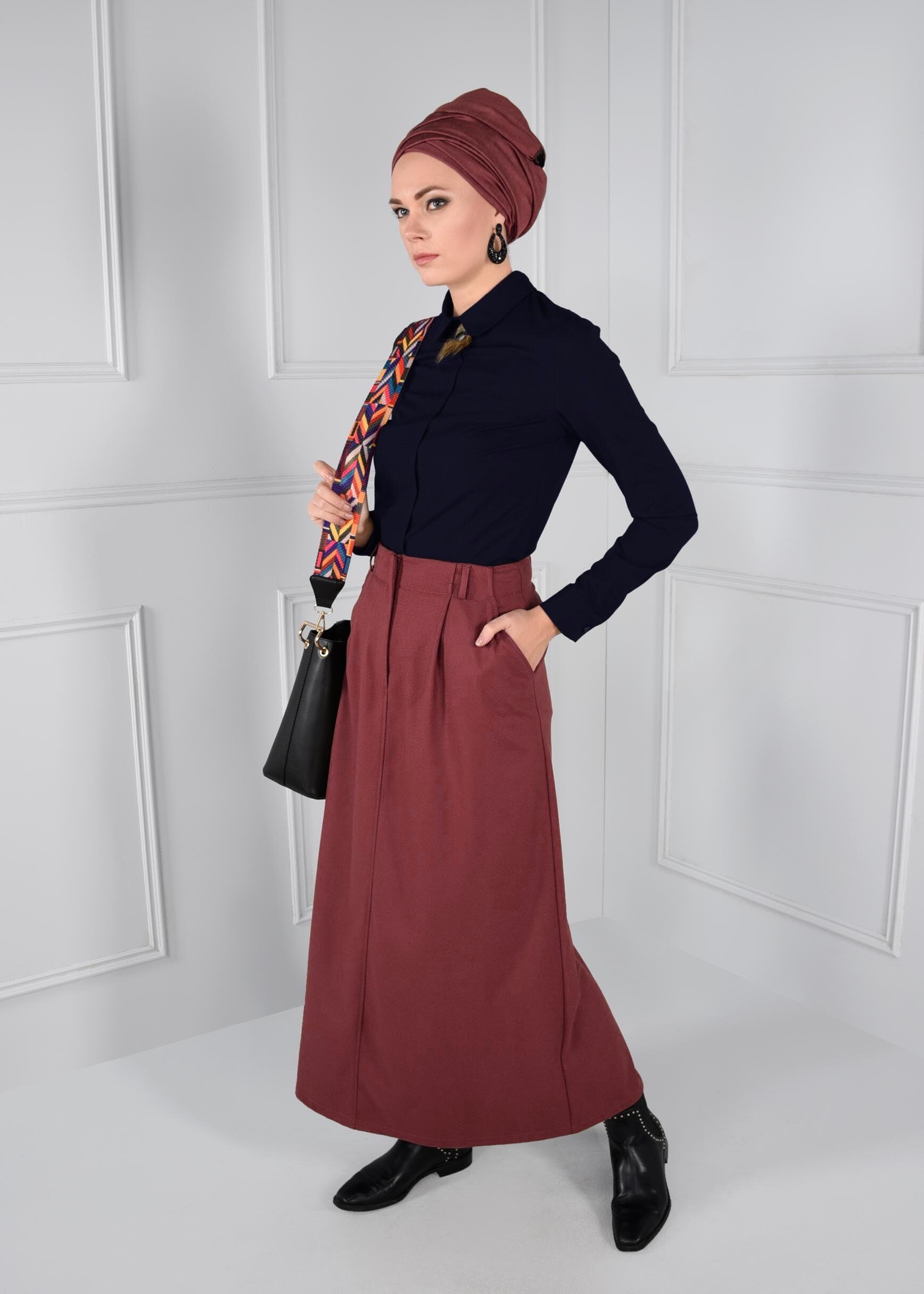 Tesettür giyim LACİVERT BROŞ DETAYLI FERMUARLI BLUZ 4687