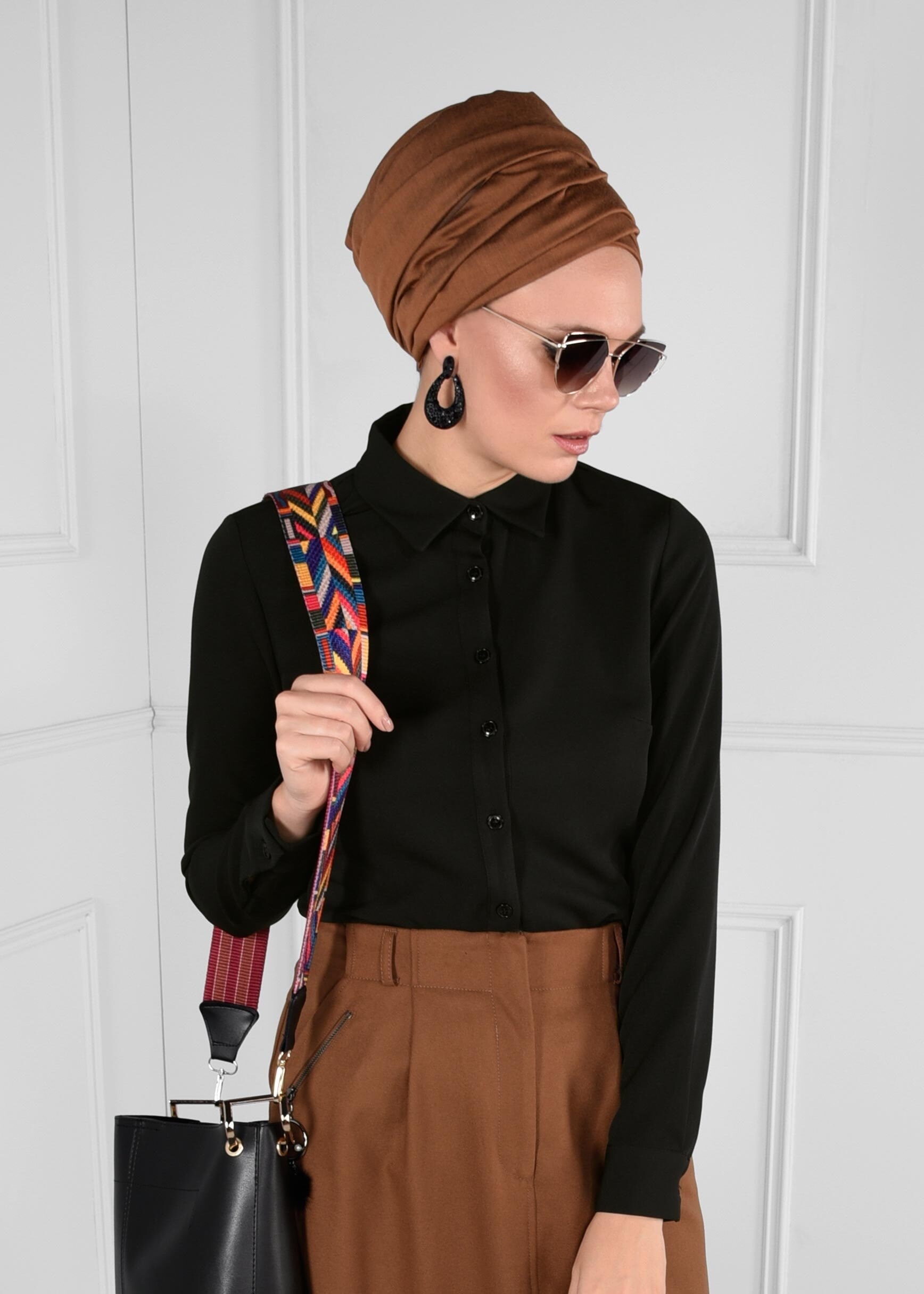 Tesettür giyim SİYAH DÜĞMELİ ERKEK YAKA BLUZ 4688