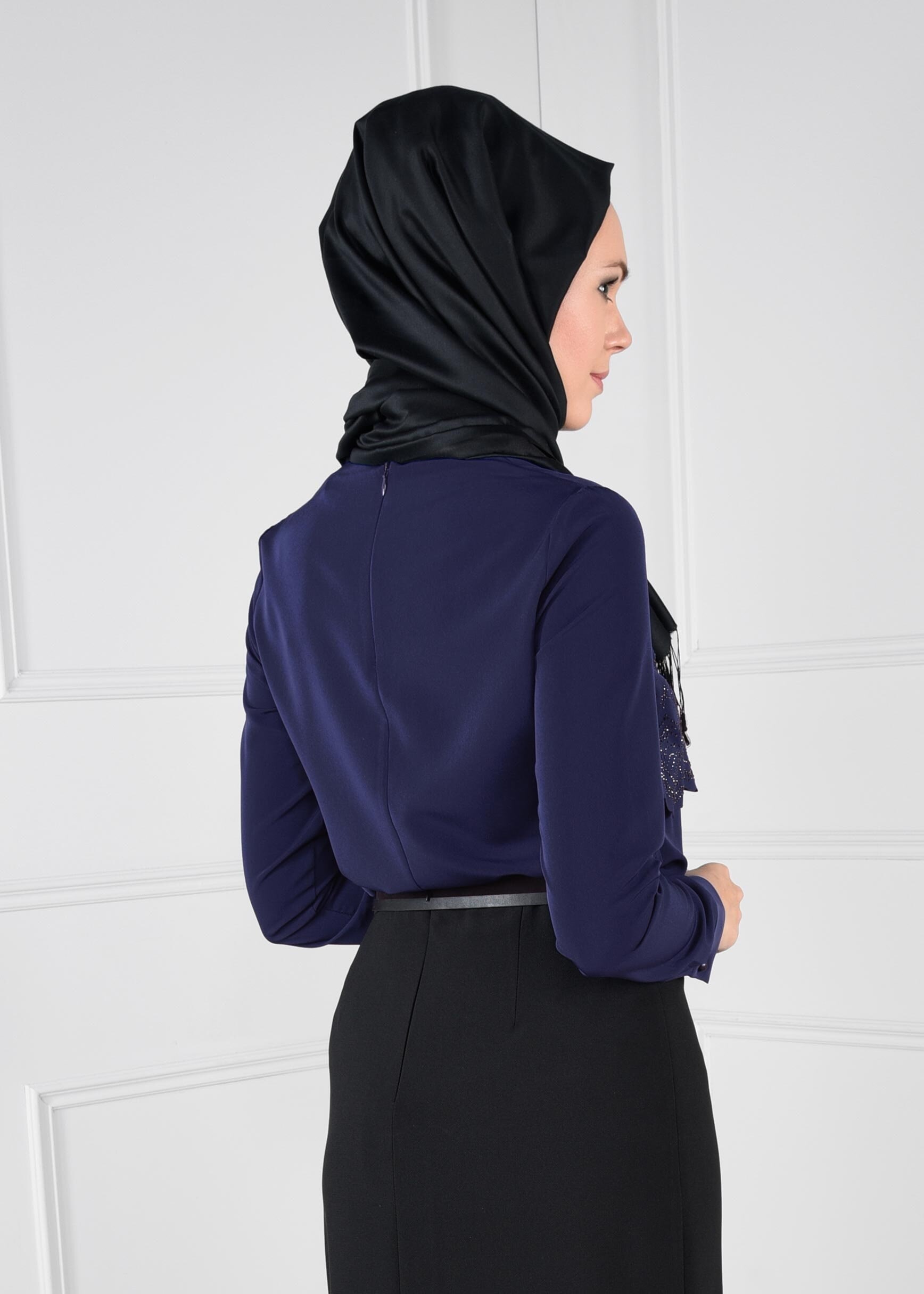 Tesettür giyim LACİVERT TAŞ BASKILI KREP BLUZ 4690