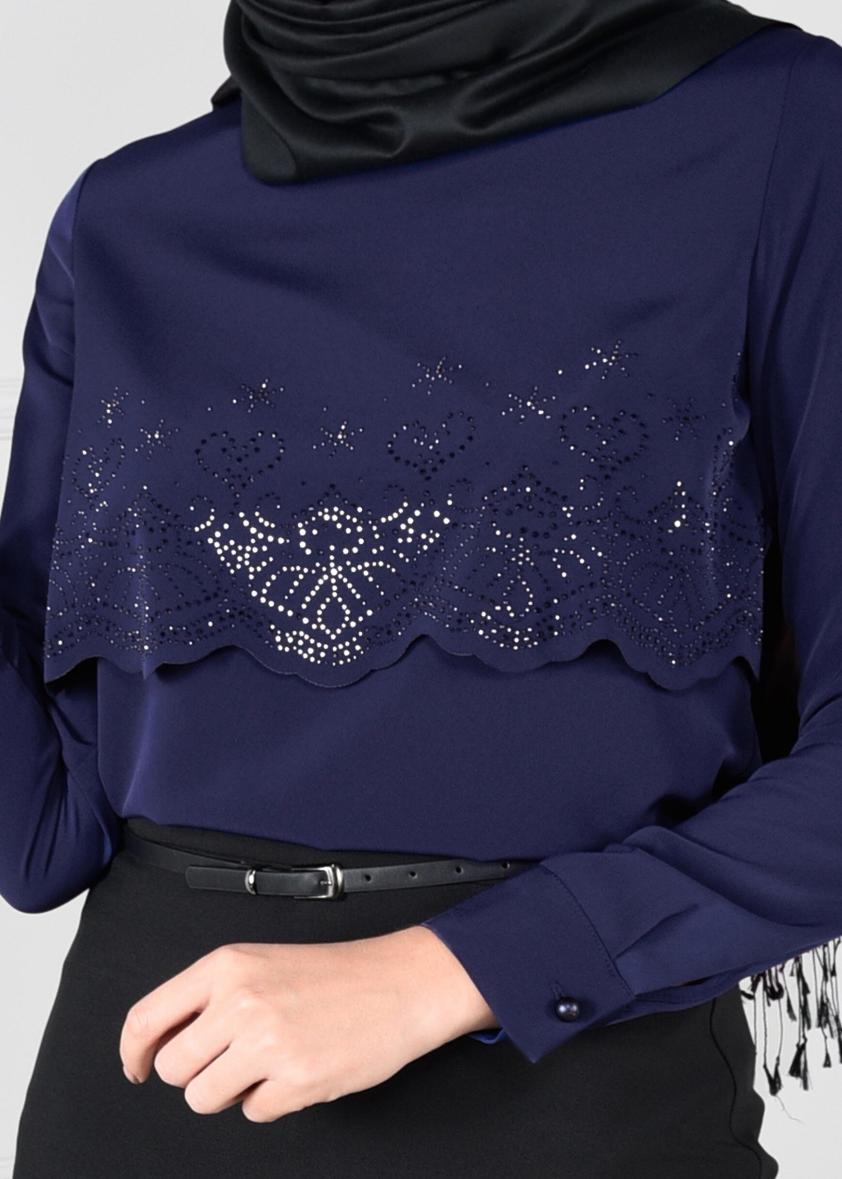 Tesettür giyim LACİVERT TAŞ BASKILI KREP BLUZ 4690
