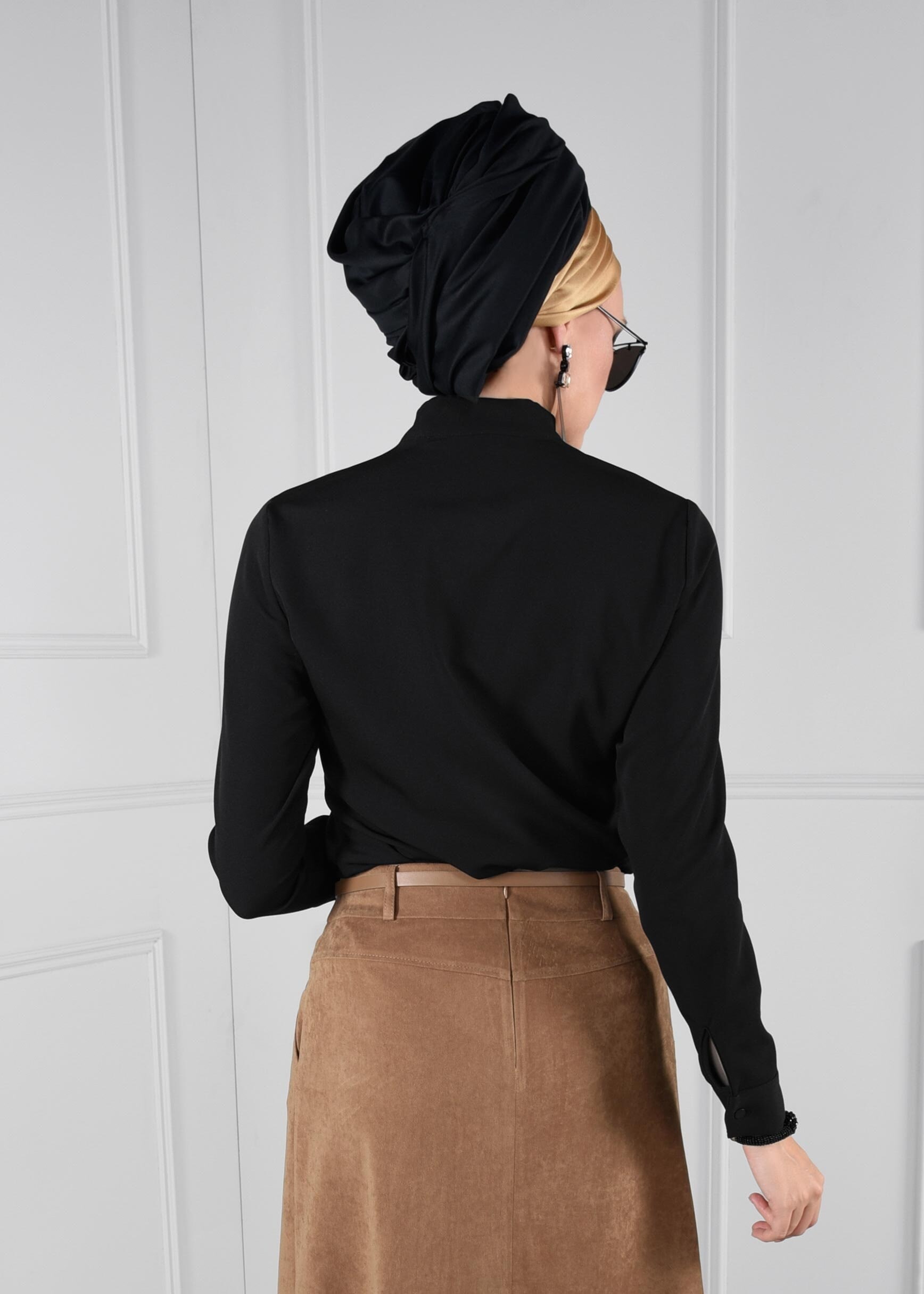 Tesettür giyim SİYAH DÜĞMELİ FIRFIR DETAYLI BLUZ 4716