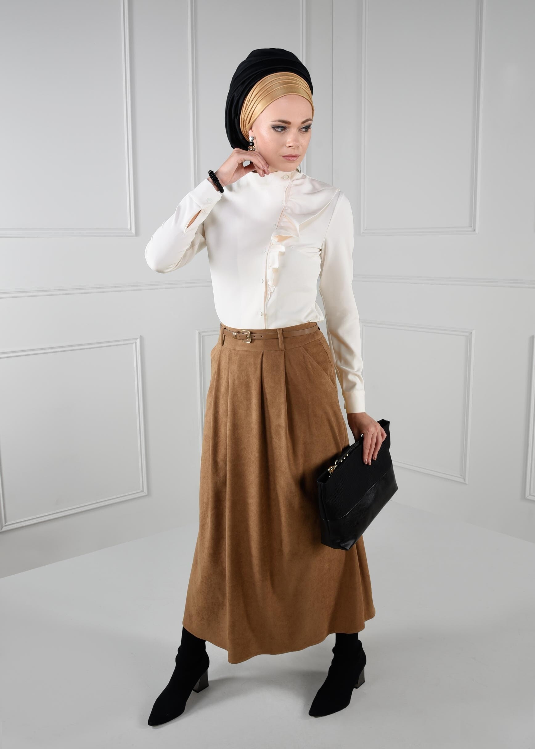 Tesettür giyim BEYAZ DÜĞMELİ FIRFIR DETAYLI BLUZ 4716