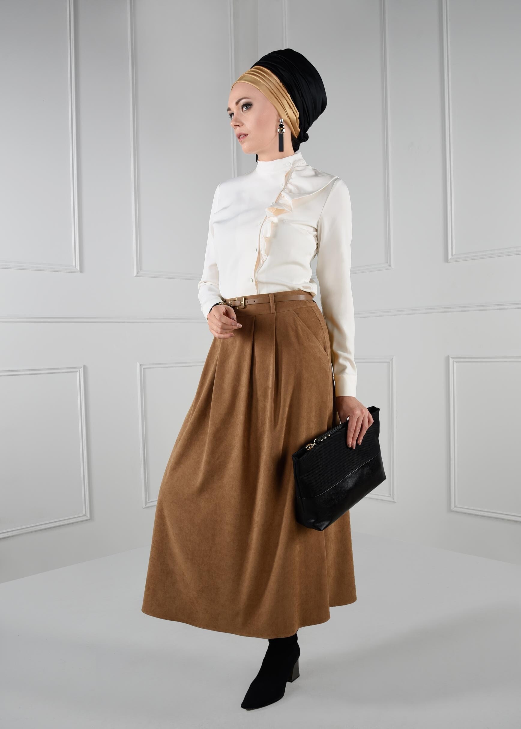 Tesettür giyim BEYAZ DÜĞMELİ FIRFIR DETAYLI BLUZ 4716