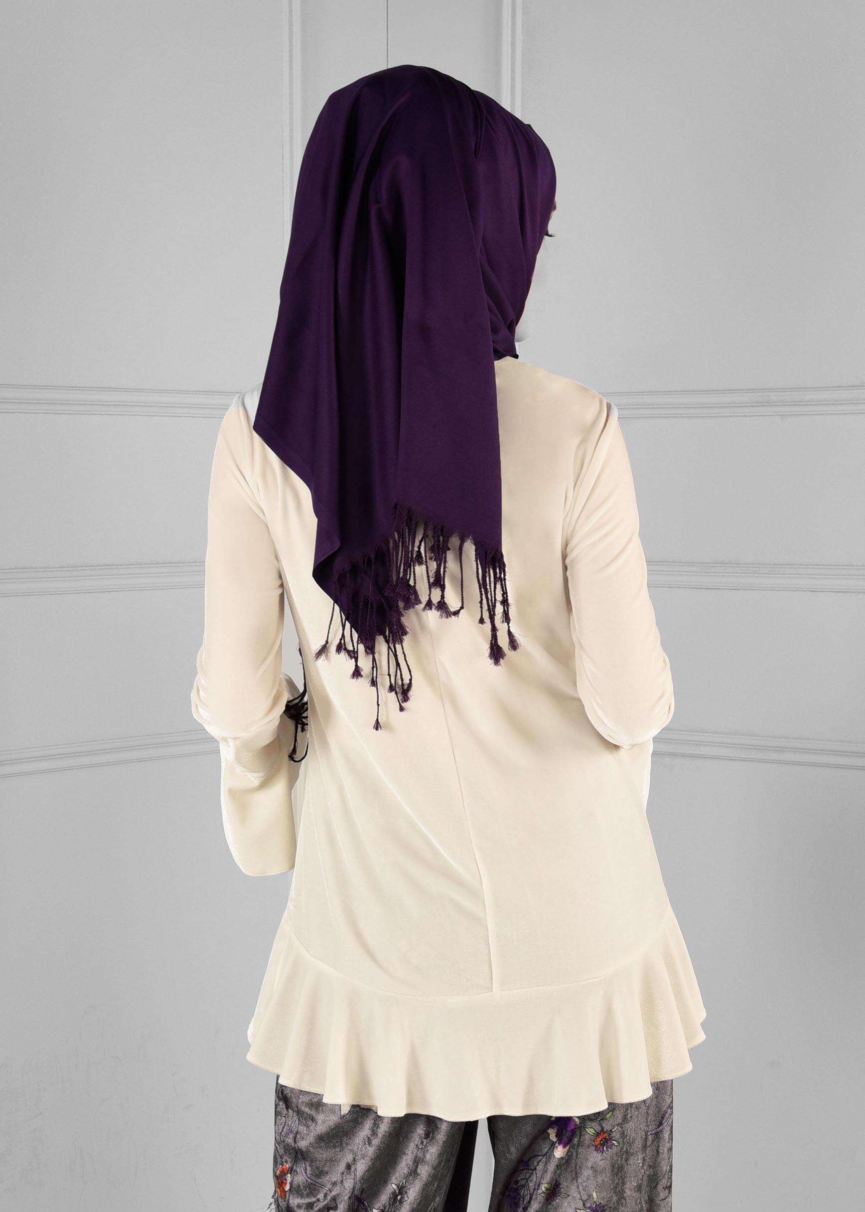 Tesettür giyim BEYAZ VOLANLI KADİFE BLUZ 4737