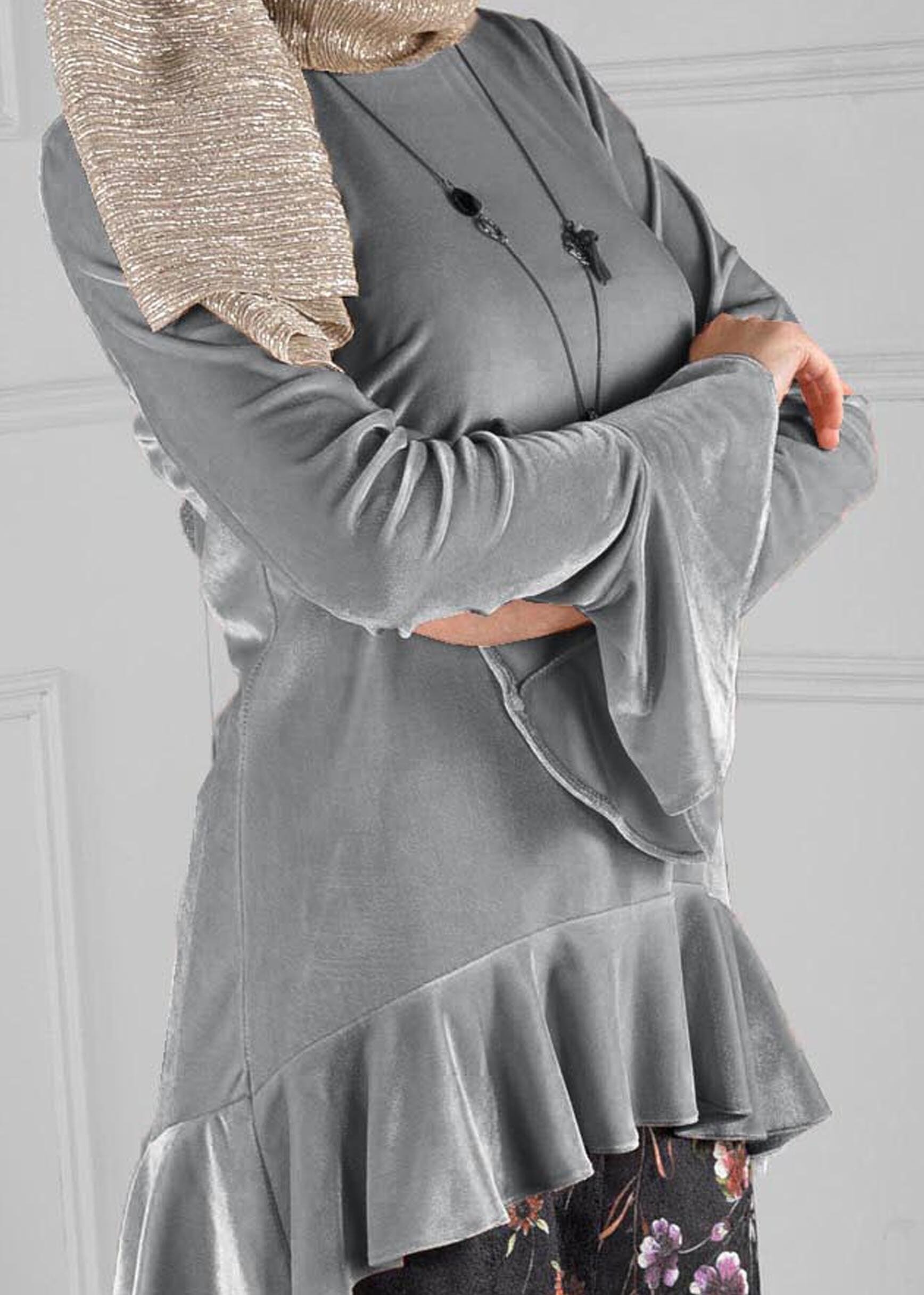 Tesettür giyim GRİ VOLANLI KADİFE BLUZ 4737