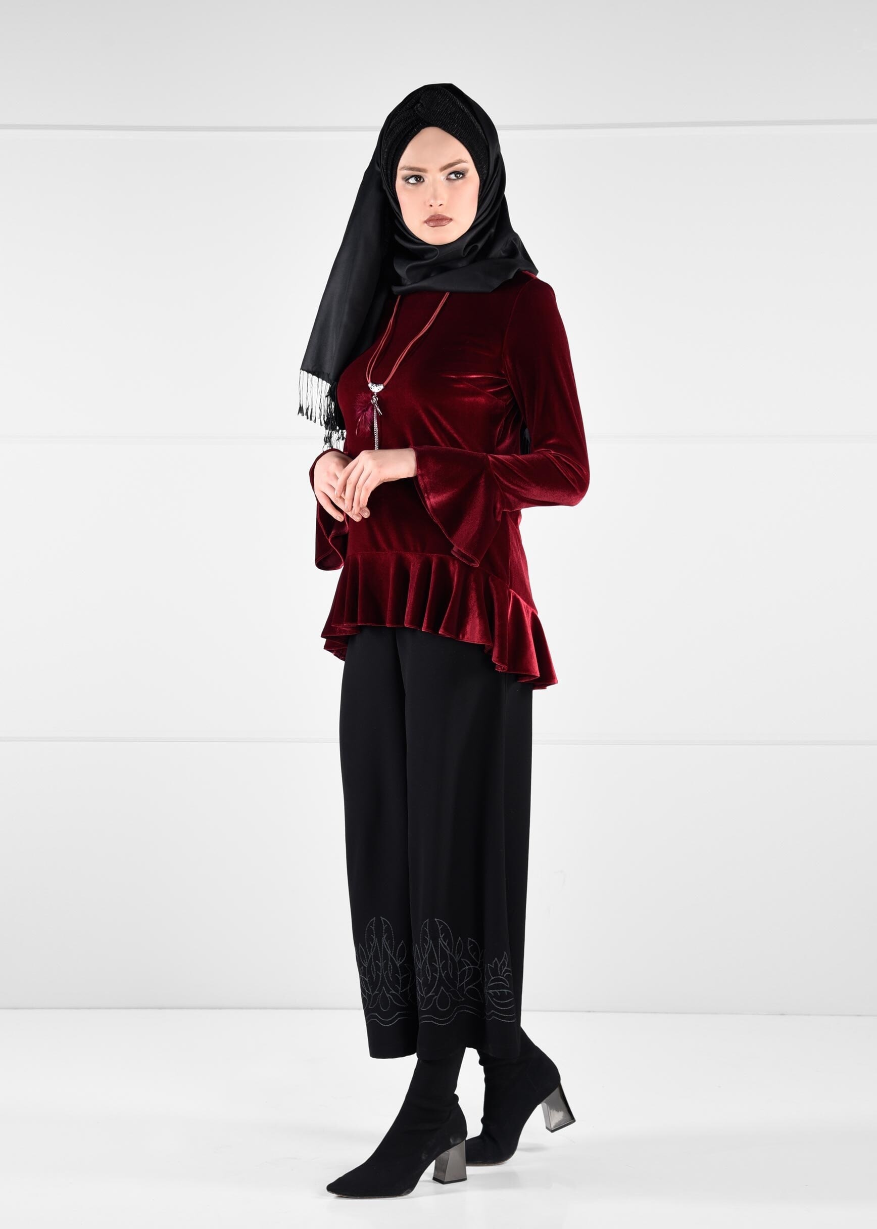 Tesettür giyim BORDO VOLANLI KADİFE BLUZ 4737