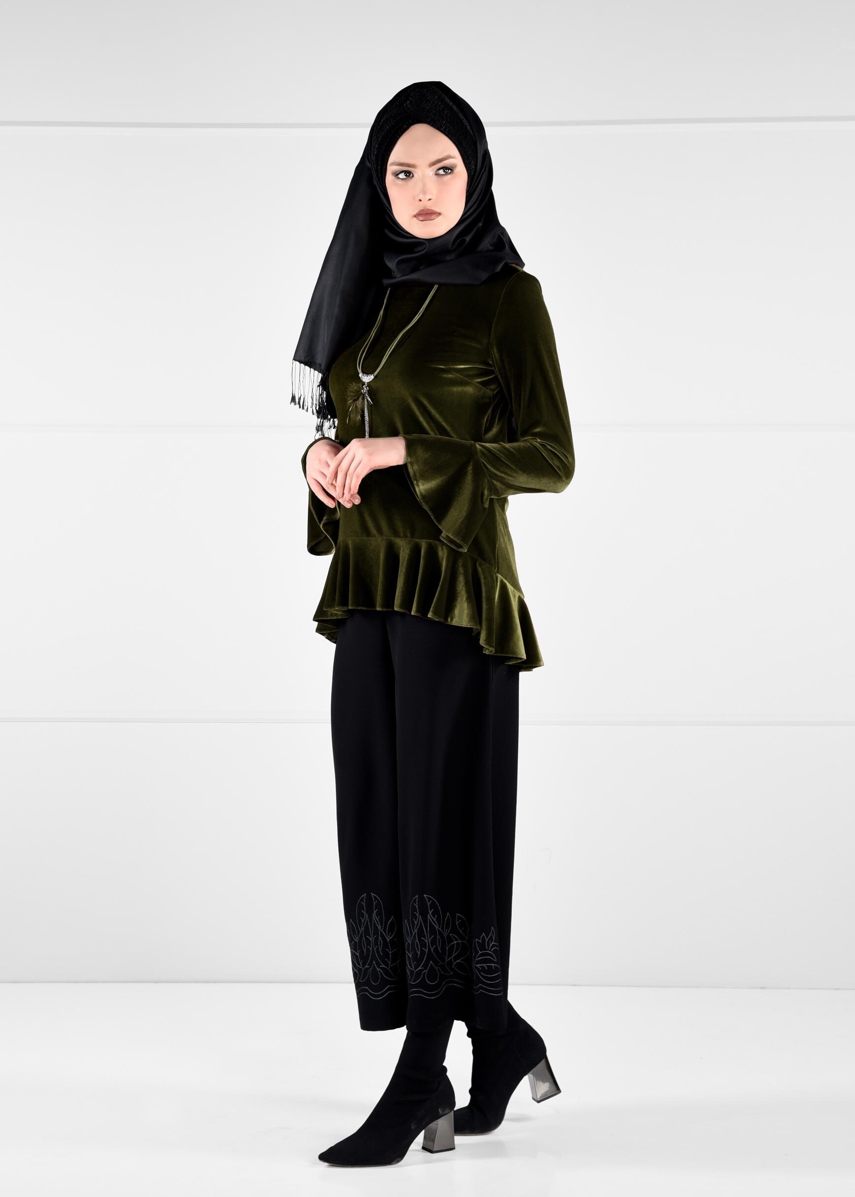 Tesettür giyim HAKİ VOLANLI KADİFE BLUZ 4737