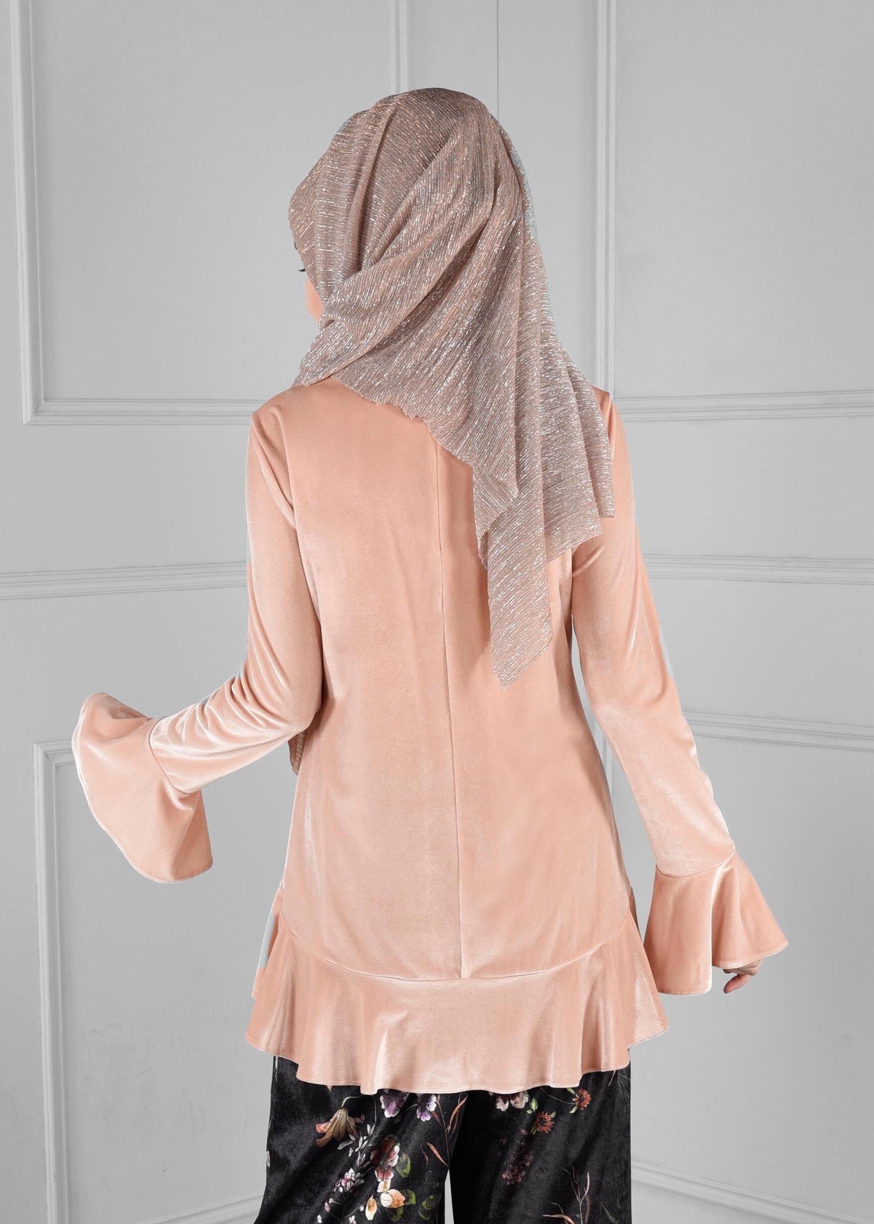 Tesettür giyim PEMBE VOLANLI KADİFE BLUZ 4737