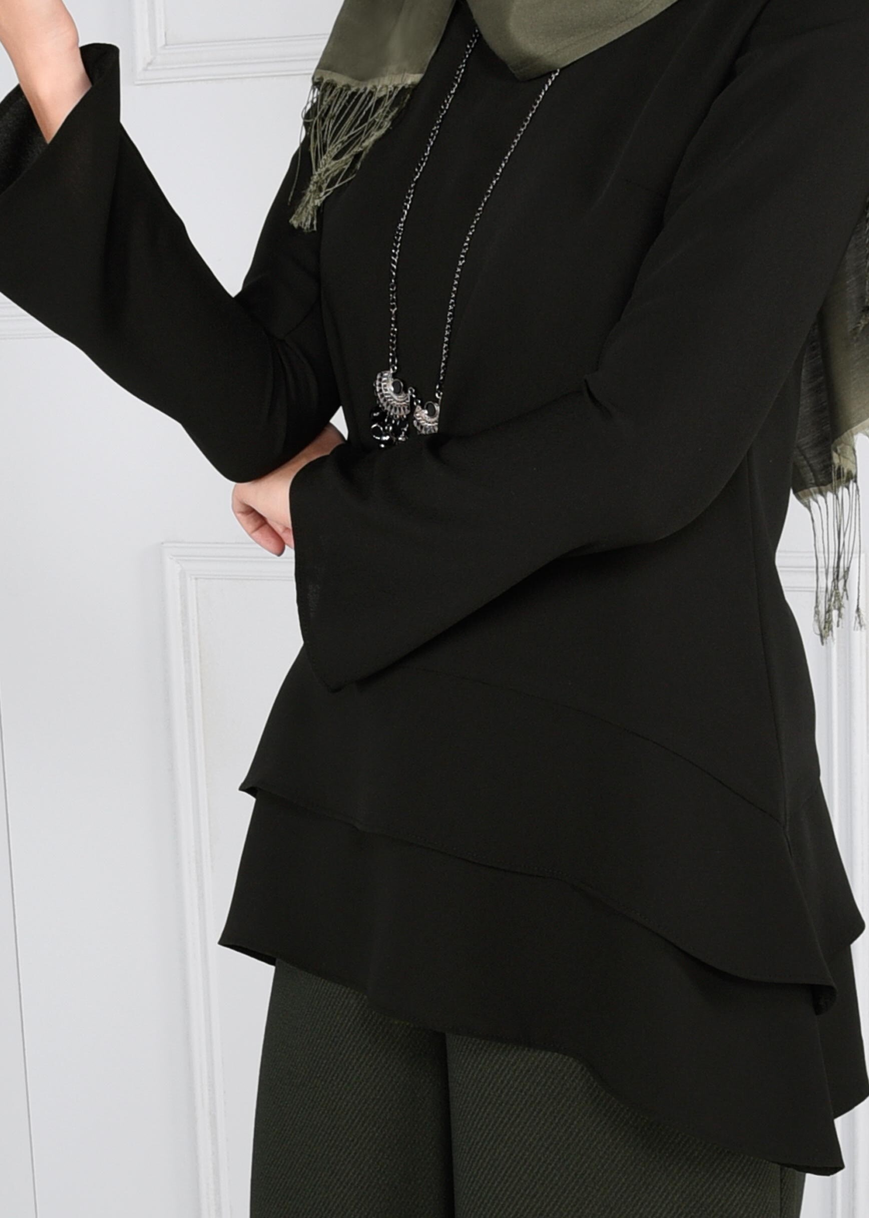 Tesettür giyim SİYAH FERMUARLI ASİMETRİK KESİM KREP BLUZ 4738