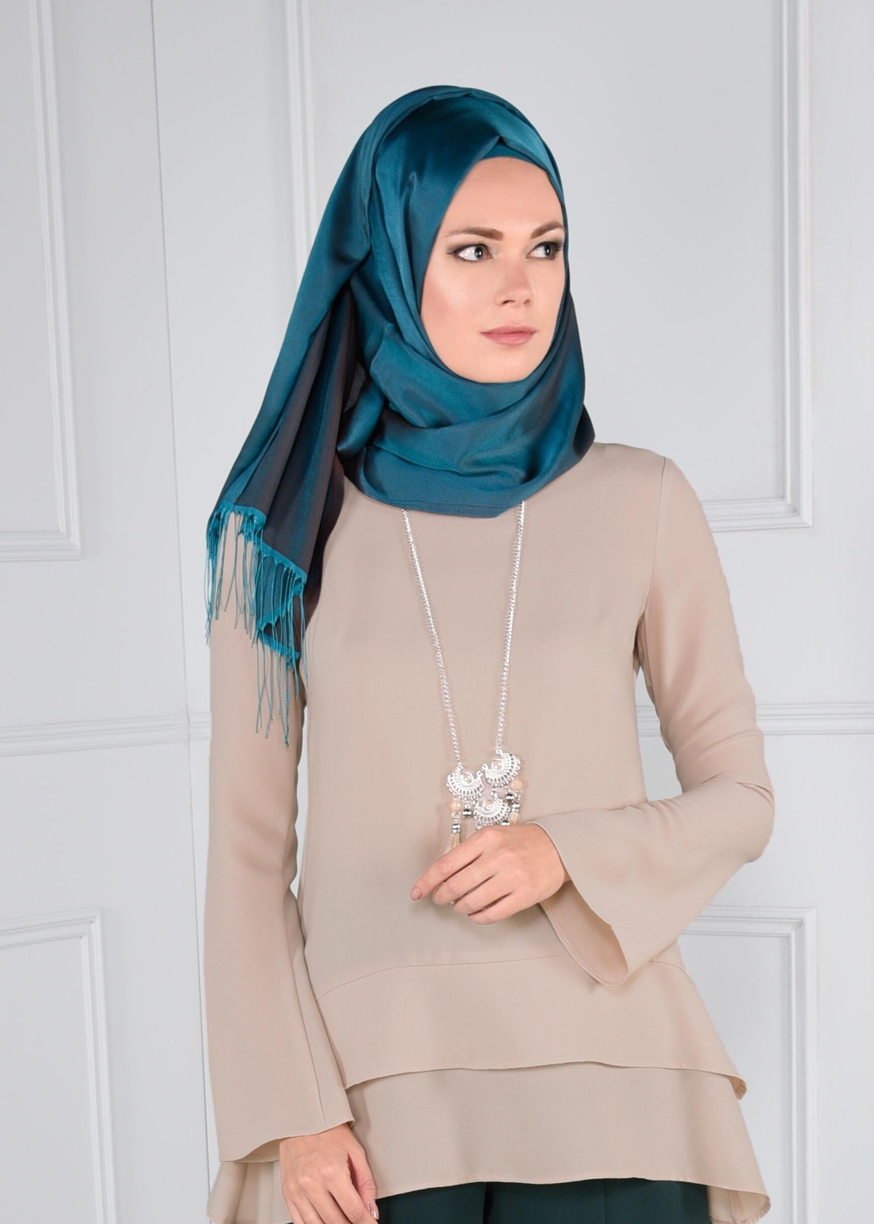 Tesettür giyim BEJ FERMUARLI ASİMETRİK KESİM KREP BLUZ 4738