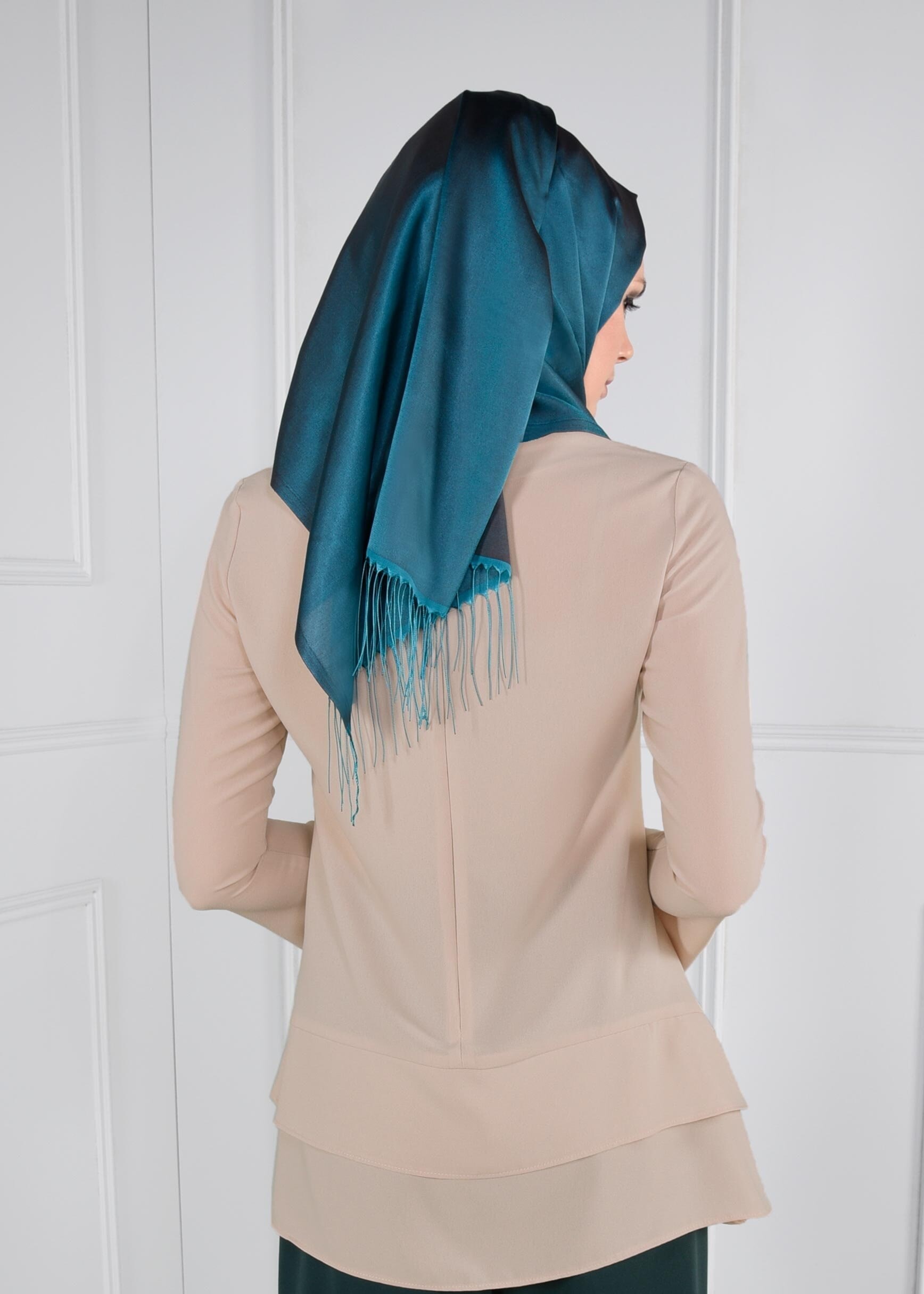 Tesettür giyim BEJ FERMUARLI ASİMETRİK KESİM KREP BLUZ 4738