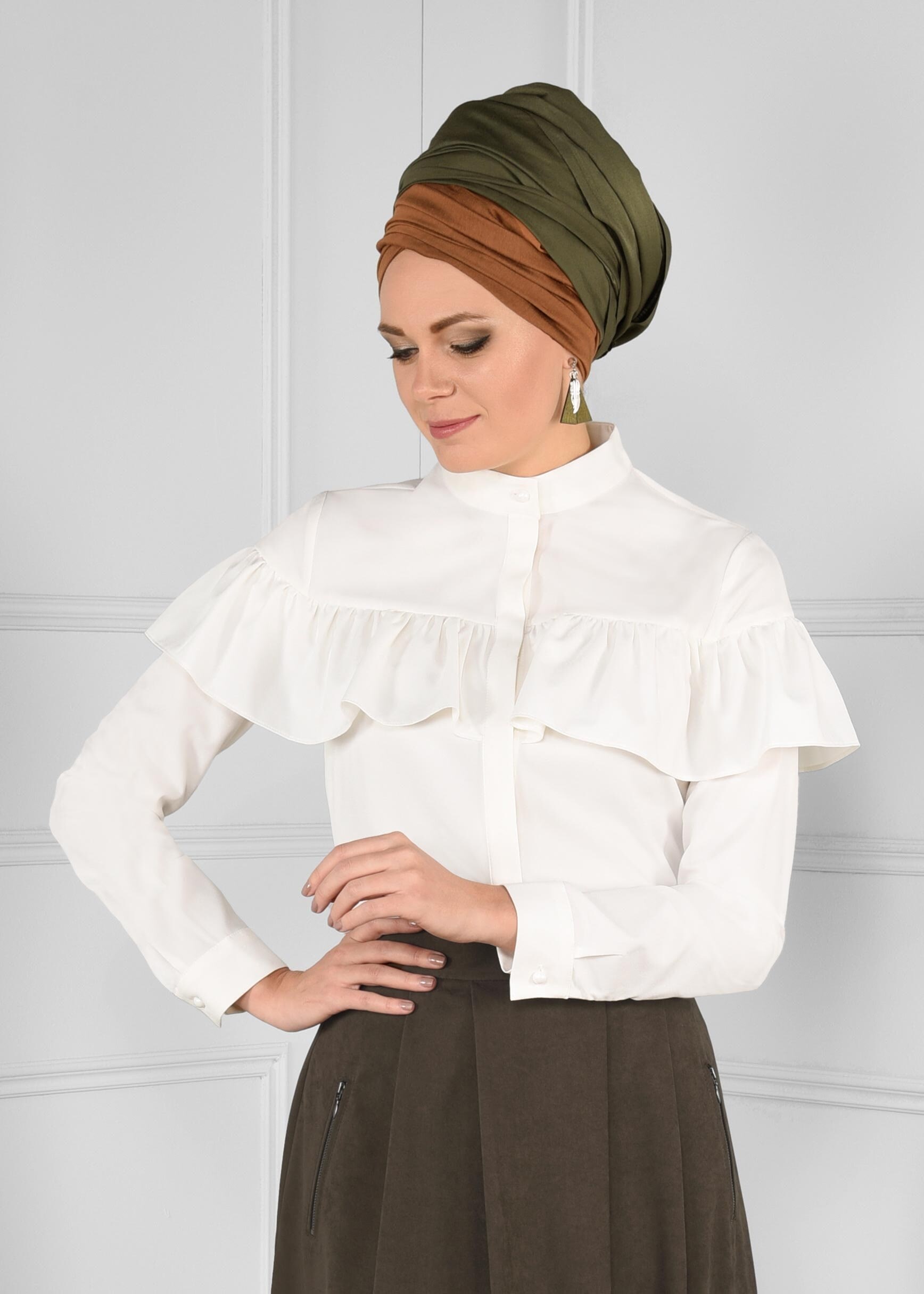 Tesettür giyim BEYAZ YAKASI DÜĞMELİ VOLAN DETAYLI BLUZ 4766