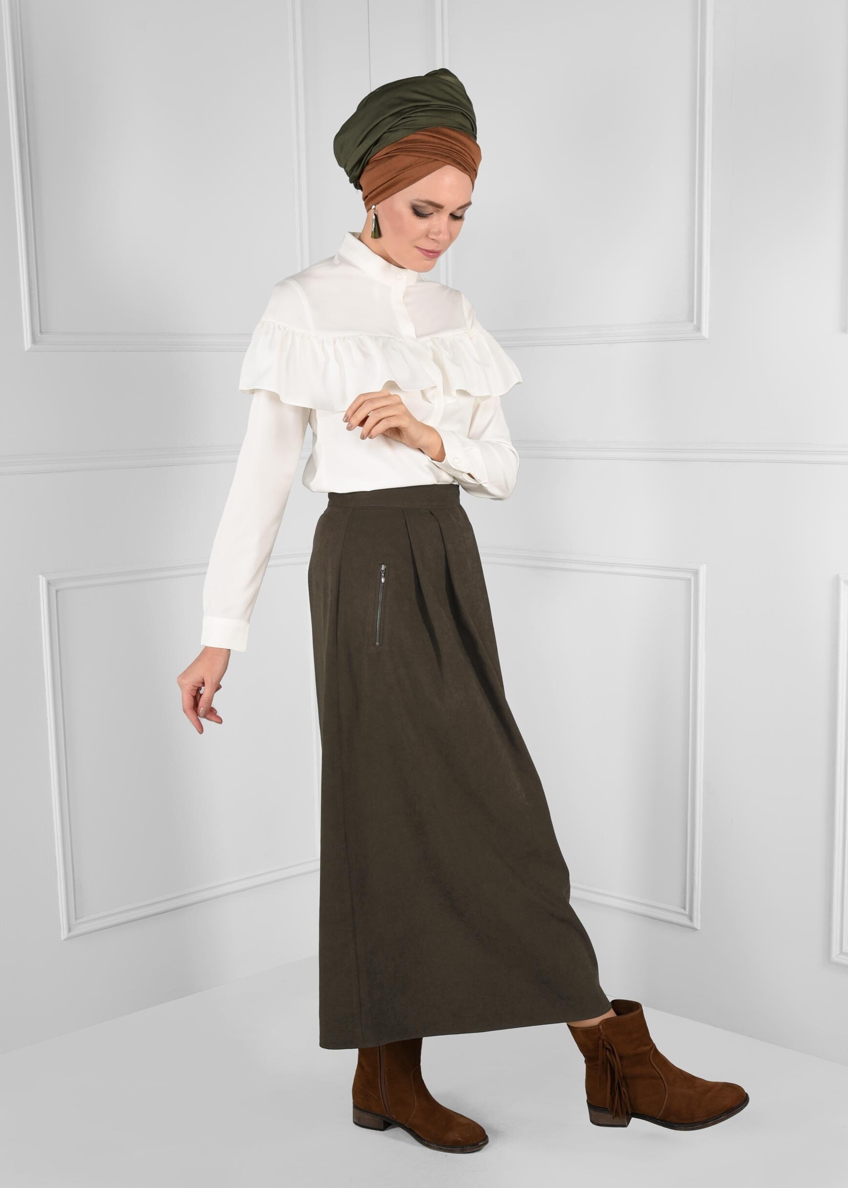 Tesettür giyim BEYAZ YAKASI DÜĞMELİ VOLAN DETAYLI BLUZ 4766