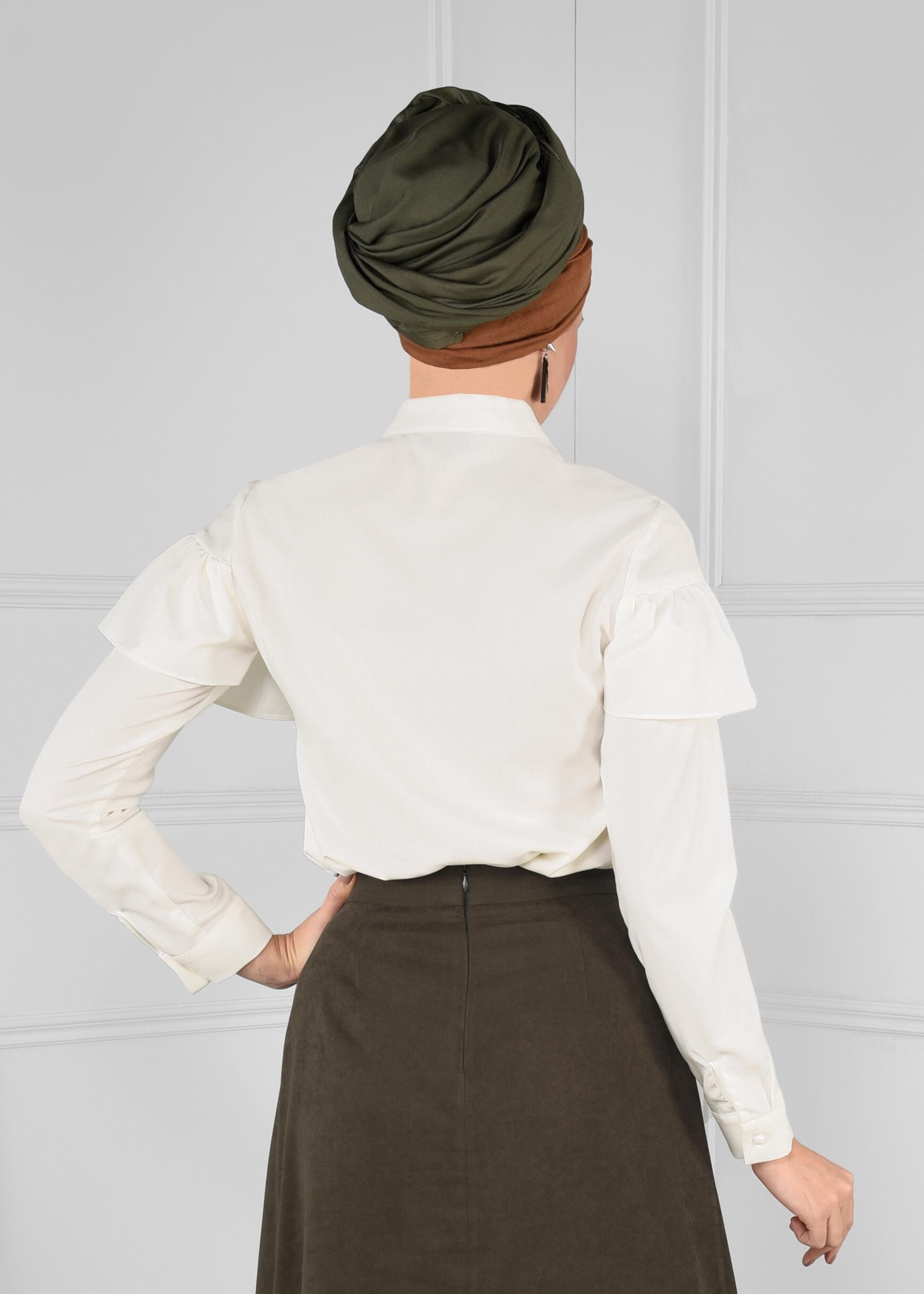 Tesettür giyim BEYAZ YAKASI DÜĞMELİ VOLAN DETAYLI BLUZ 4766