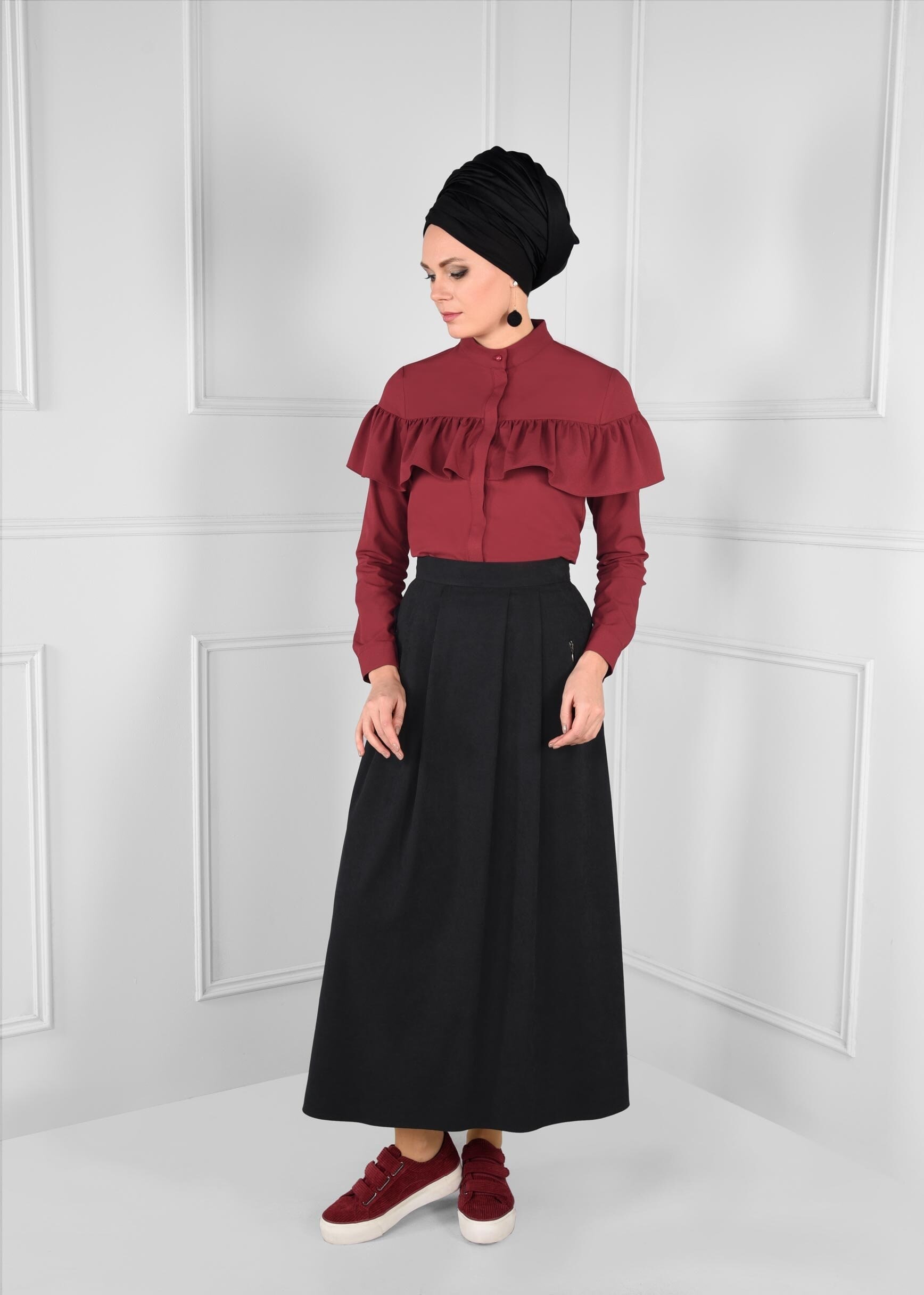 Tesettür giyim BORDO YAKASI DÜĞMELİ VOLAN DETAYLI BLUZ 4766