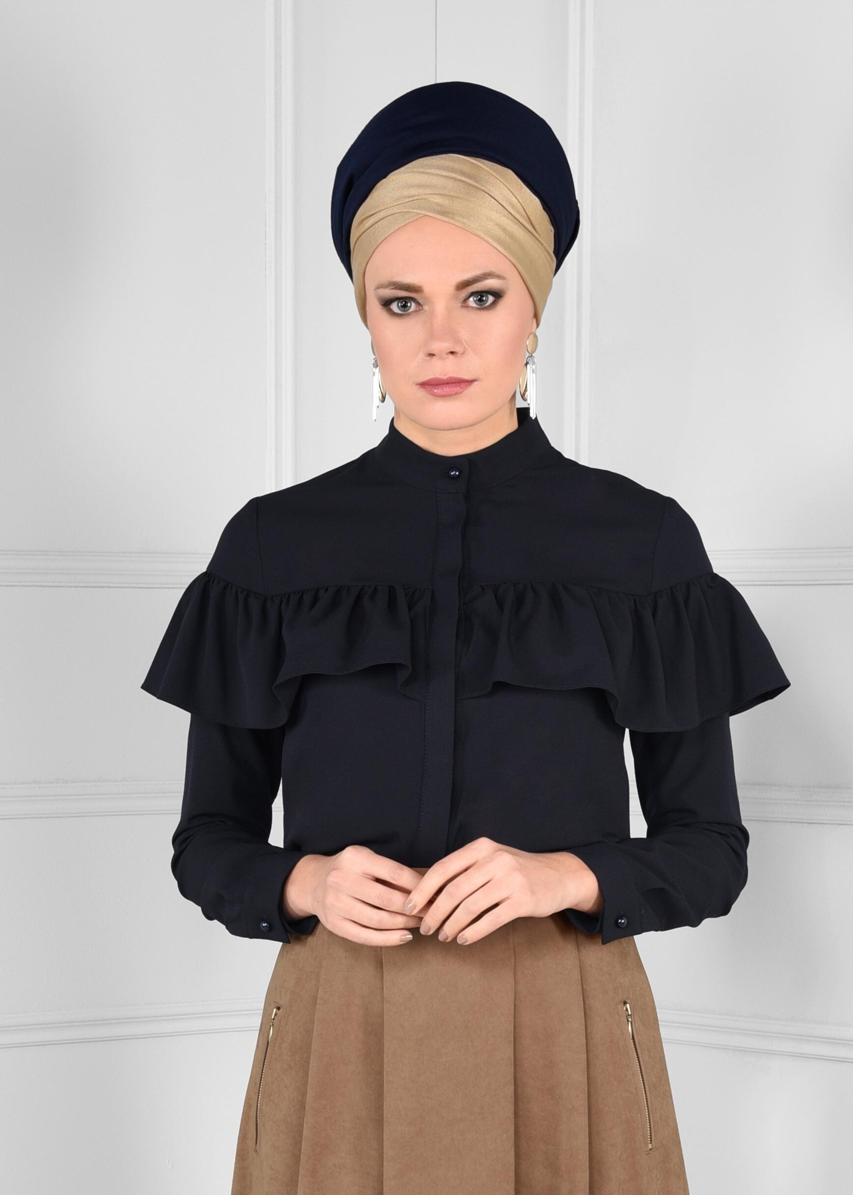 Tesettür giyim LACİVERT YAKASI DÜĞMELİ VOLAN DETAYLI BLUZ 4766