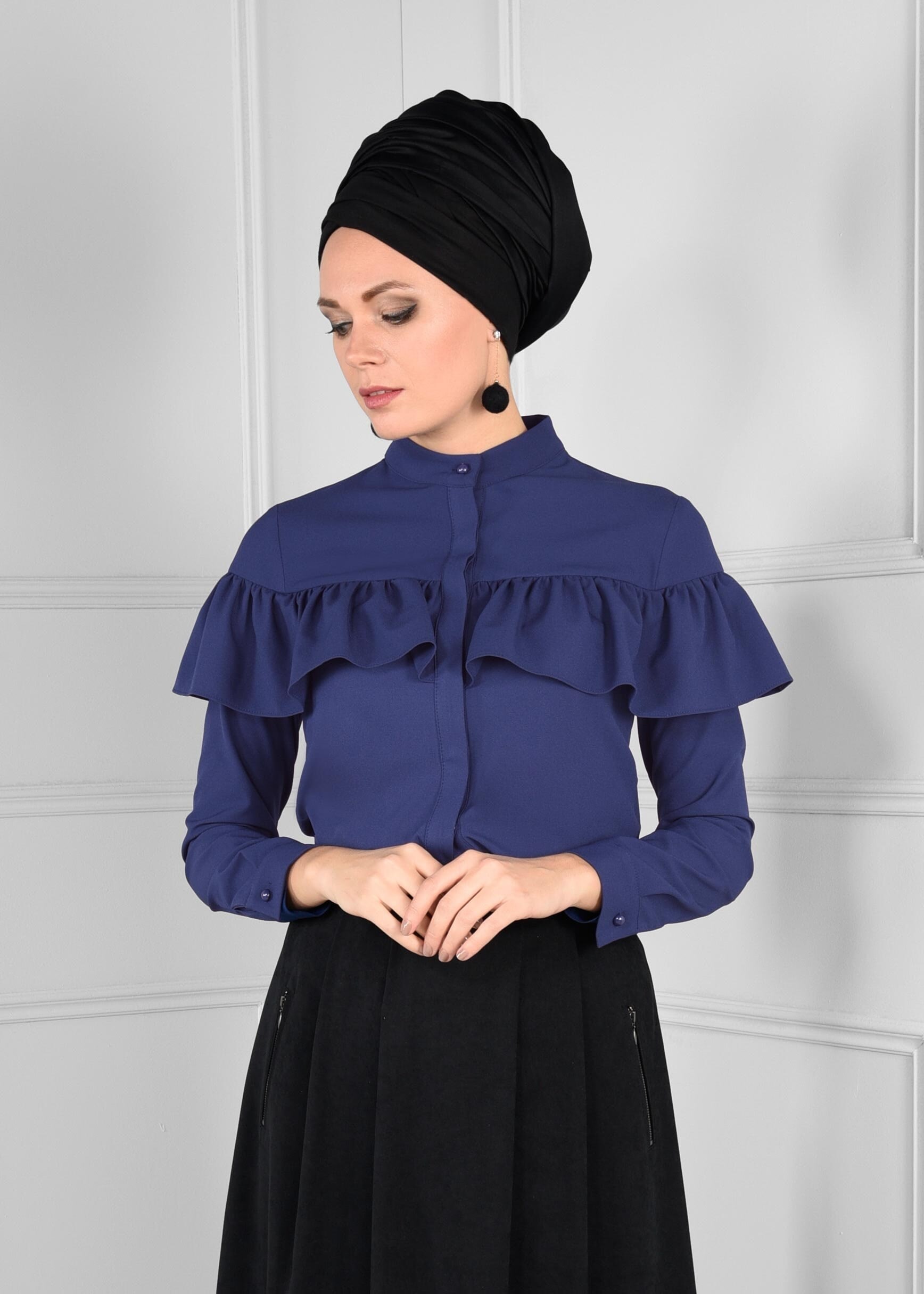 Tesettür giyim LACİVERT YAKASI DÜĞMELİ VOLAN DETAYLI BLUZ 4766