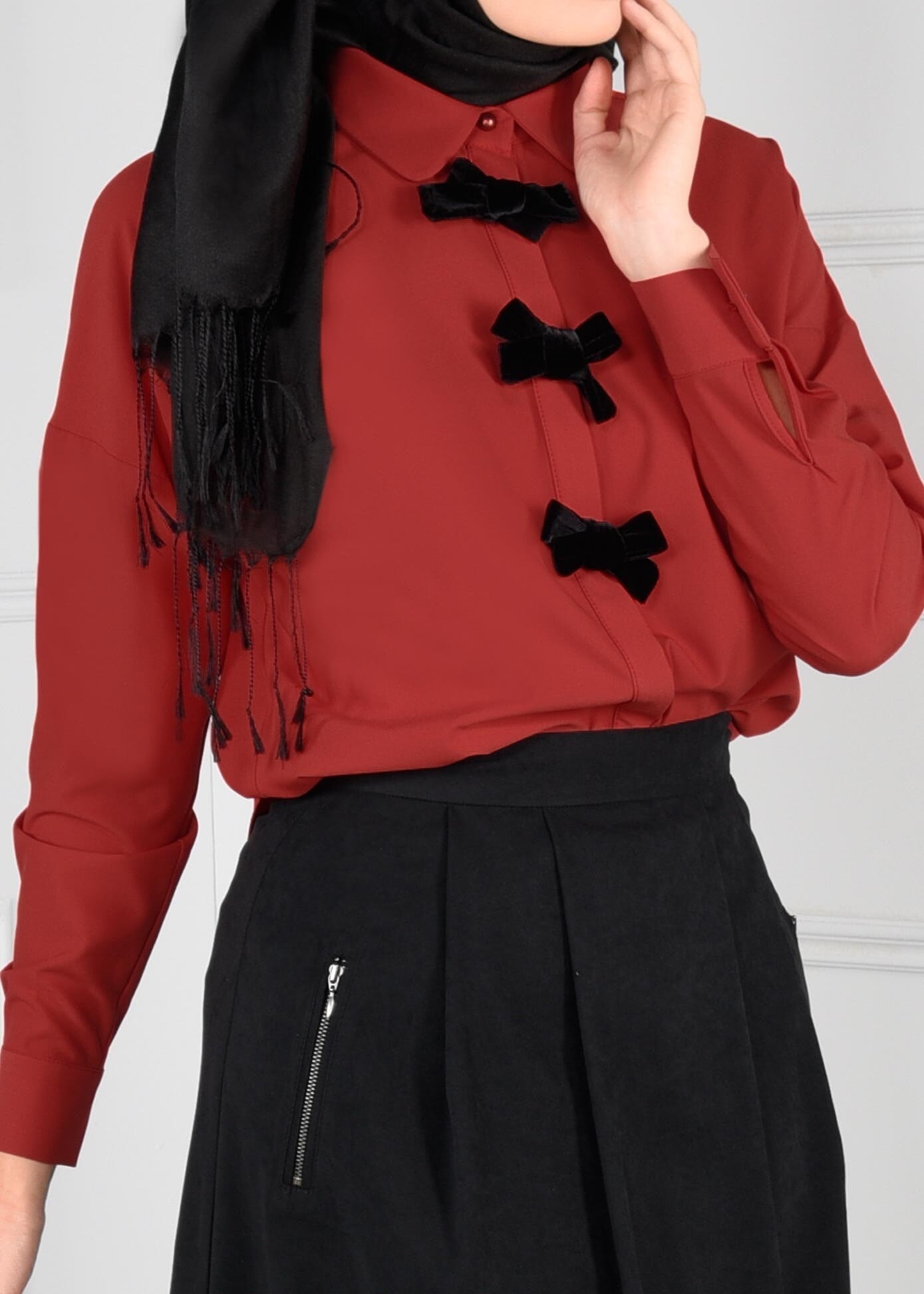 Tesettür giyim KIRMIZI FİYONK DETAYLI BLUZ 4767