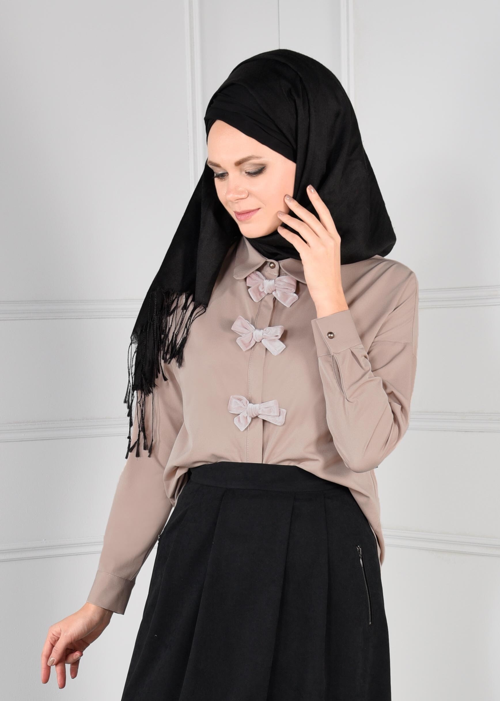 Tesettür giyim KUM FİYONK DETAYLI BLUZ 4767