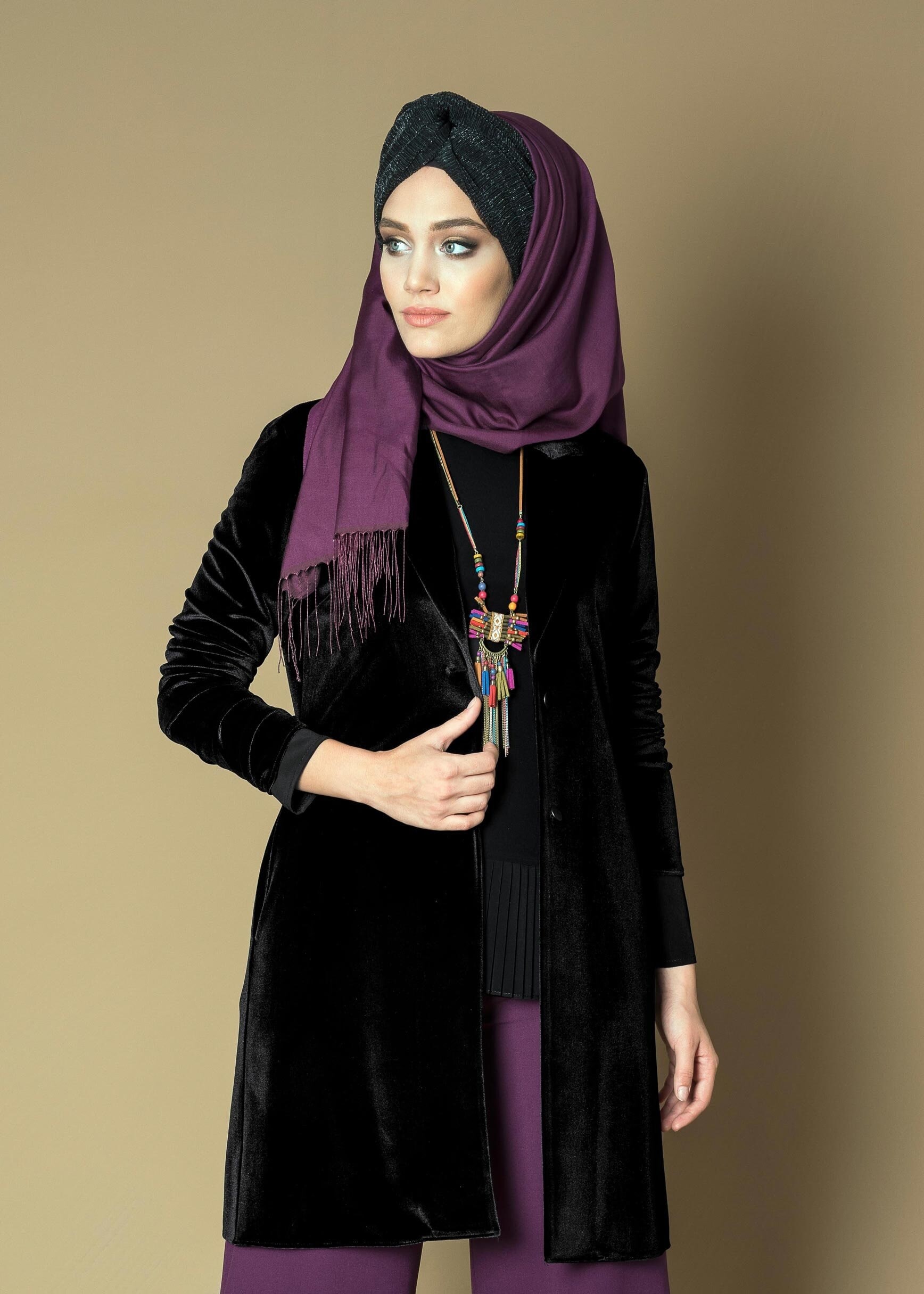 Tesettür giyim SİYAH MANŞETLERİ DÜĞME DETAYLI PİLİSELİ BLUZ 4784