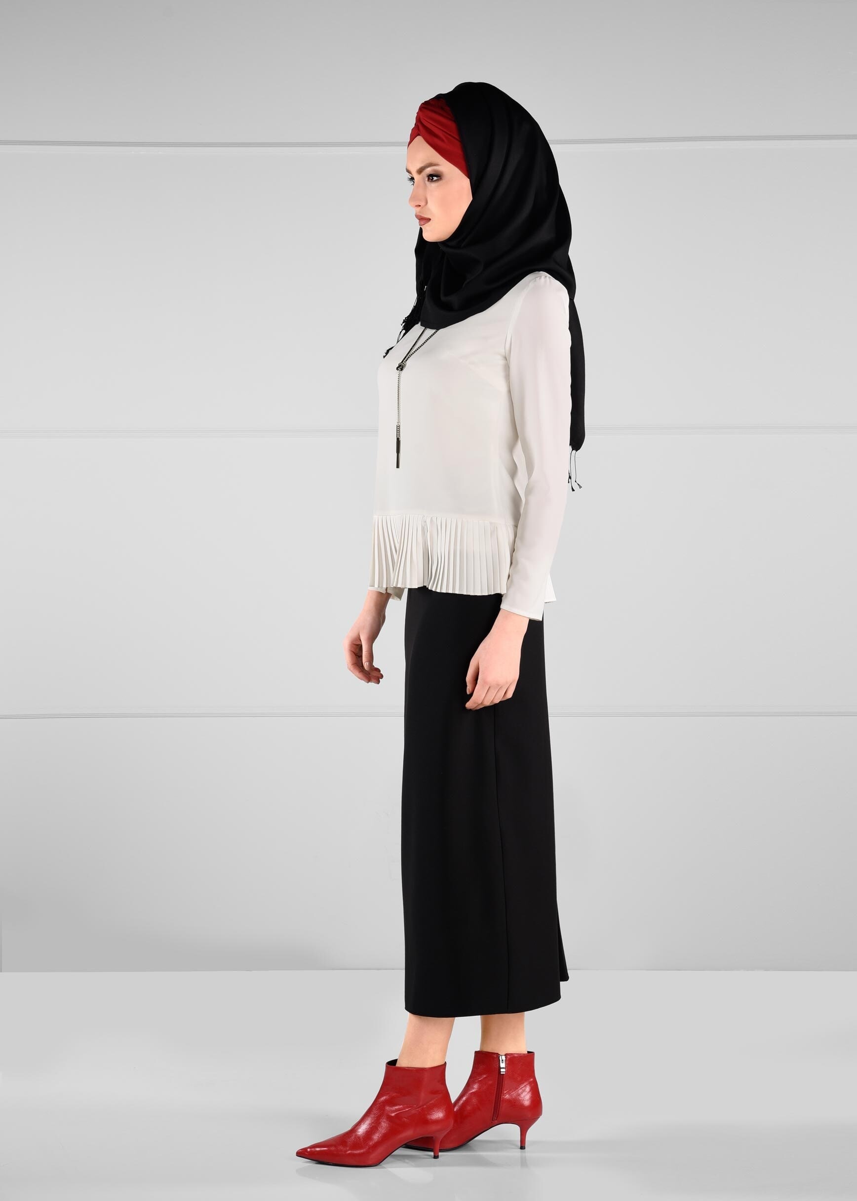 Tesettür giyim BEYAZ MANŞETLERİ DÜĞME DETAYLI PİLİSELİ BLUZ 4784