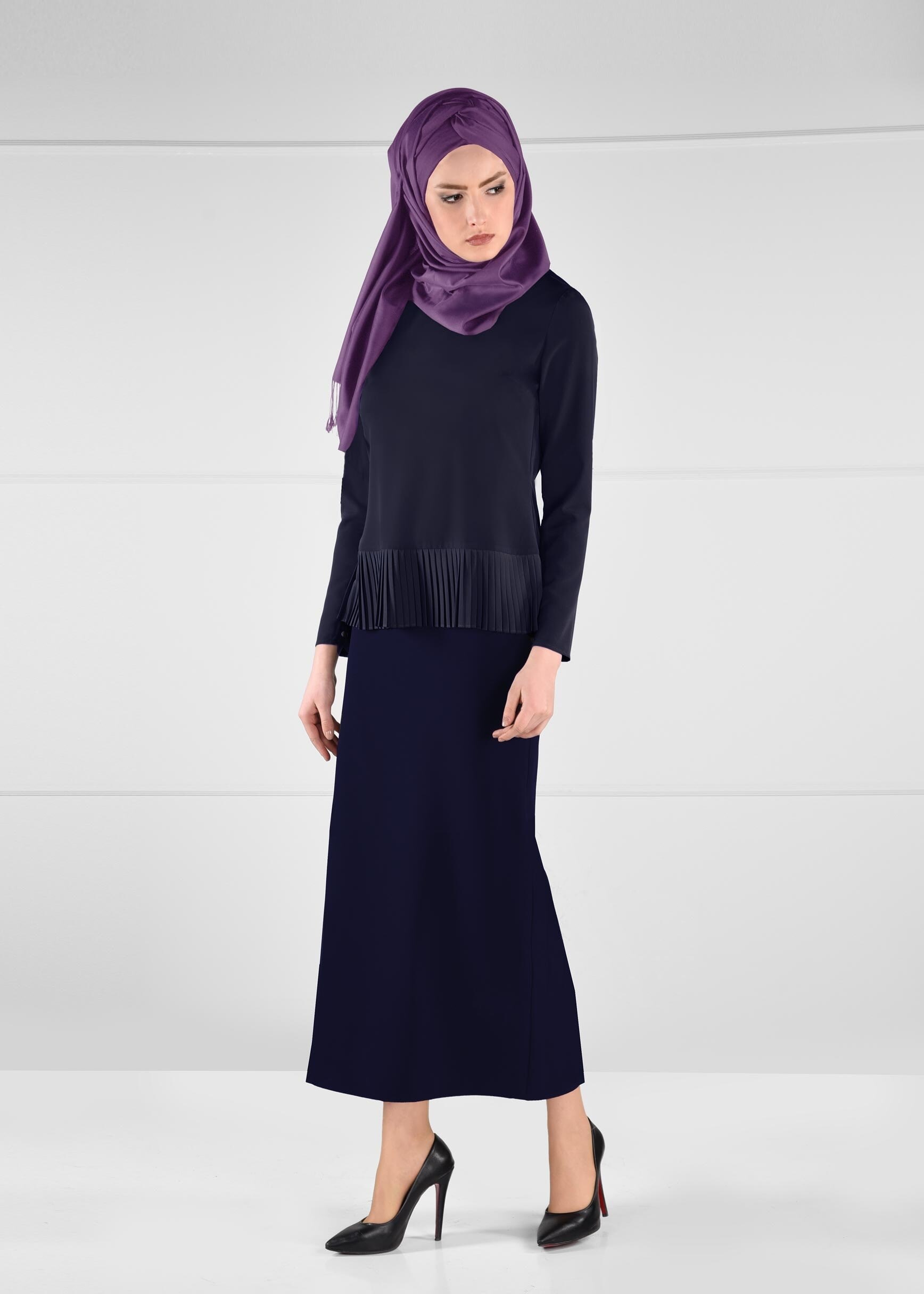 Tesettür giyim LACİVERT MANŞETLERİ DÜĞME DETAYLI PİLİSELİ BLUZ 4784