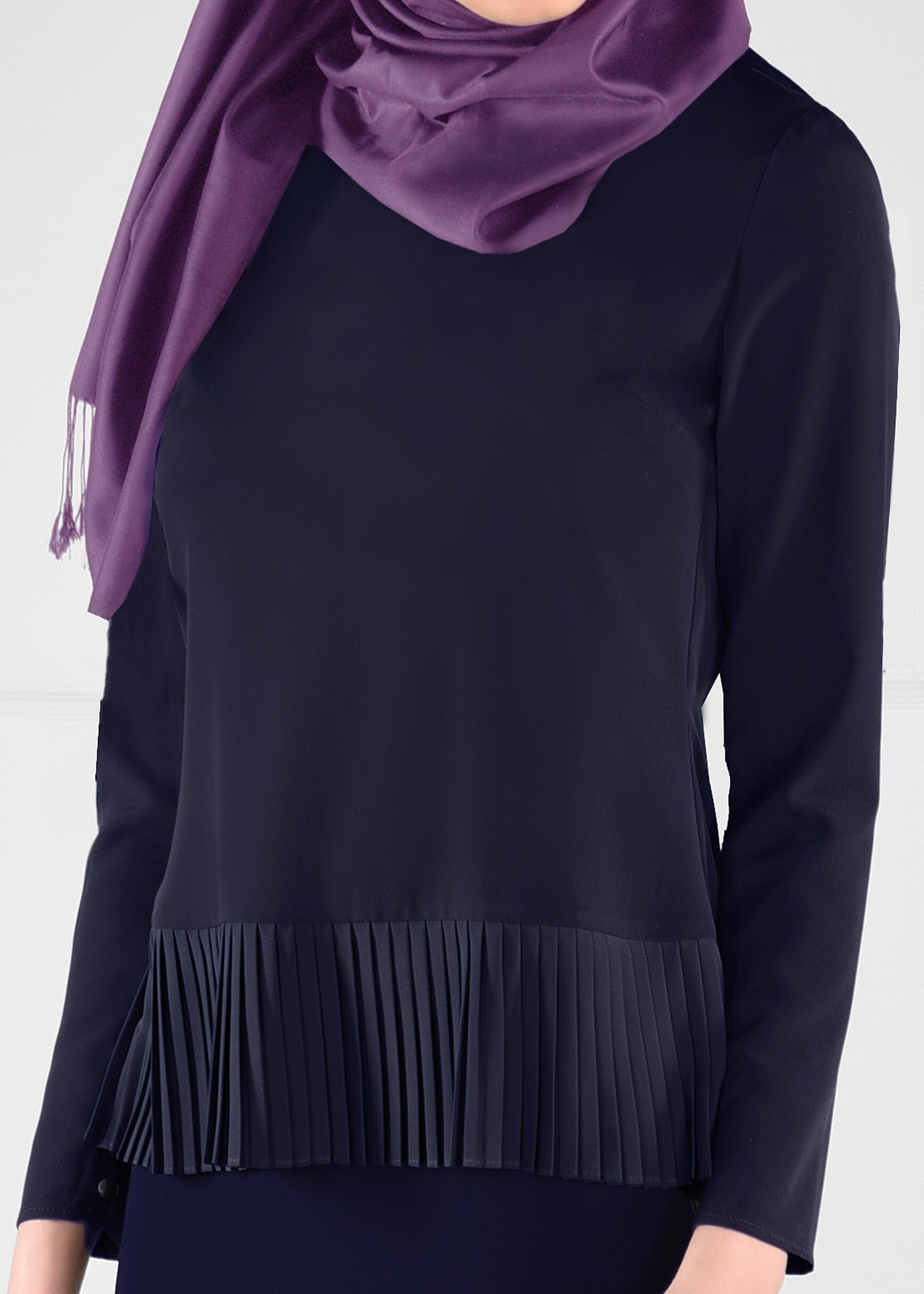 Tesettür giyim LACİVERT MANŞETLERİ DÜĞME DETAYLI PİLİSELİ BLUZ 4784