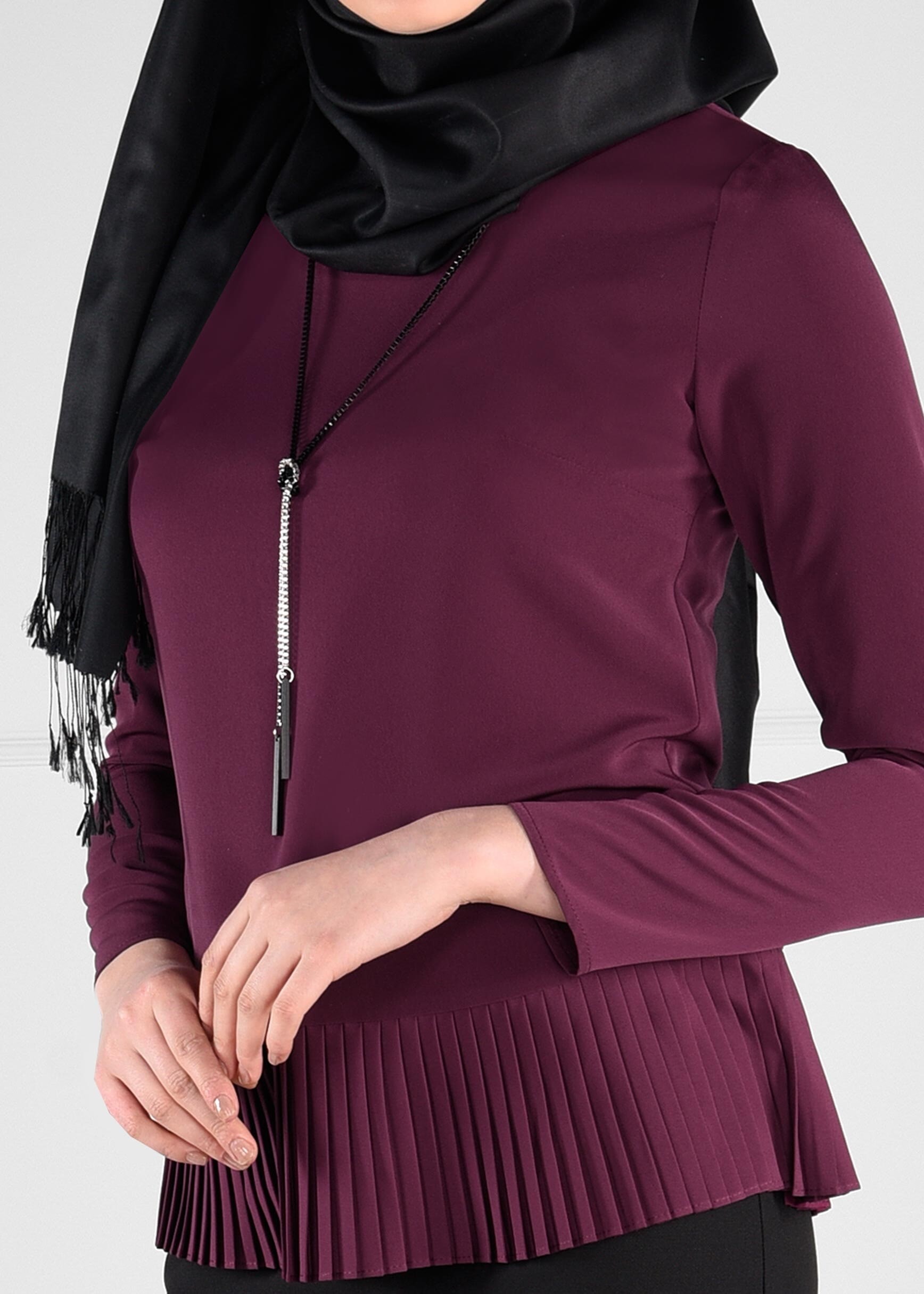 Tesettür giyim MÜRDÜM MANŞETLERİ DÜĞME DETAYLI PİLİSELİ BLUZ 4784