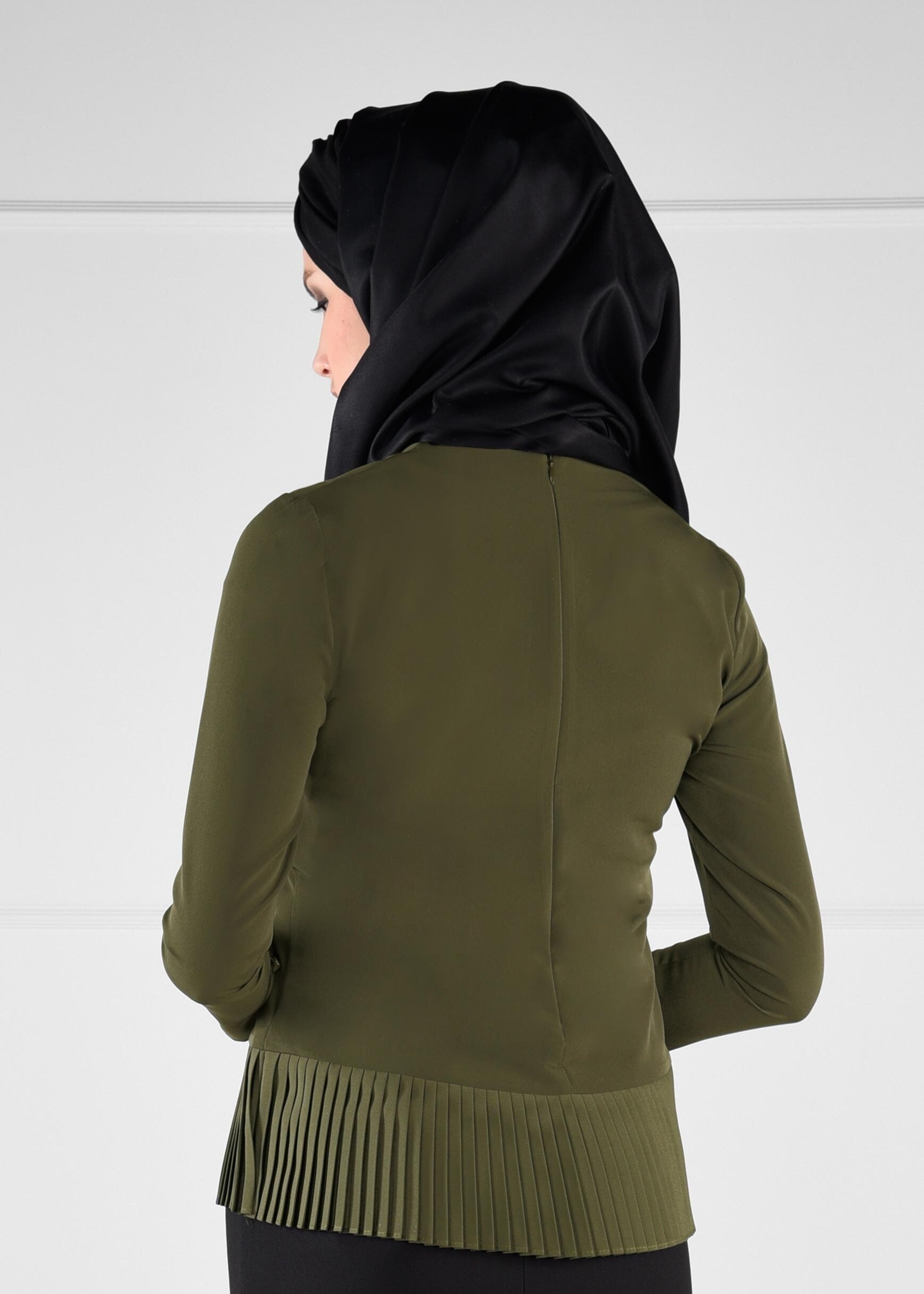 Tesettür giyim HAKİ MANŞETLERİ DÜĞME DETAYLI PİLİSELİ BLUZ 4784