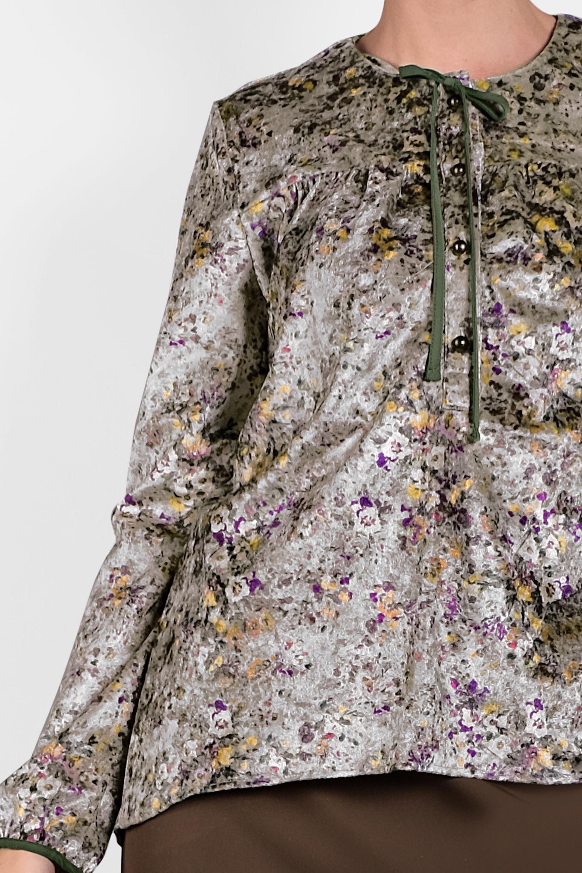 Tesettür giyim GRİ ÇİÇEK DESENLİ YAKASI BAĞCIK DETAYLI KADİFE BLUZ 4857