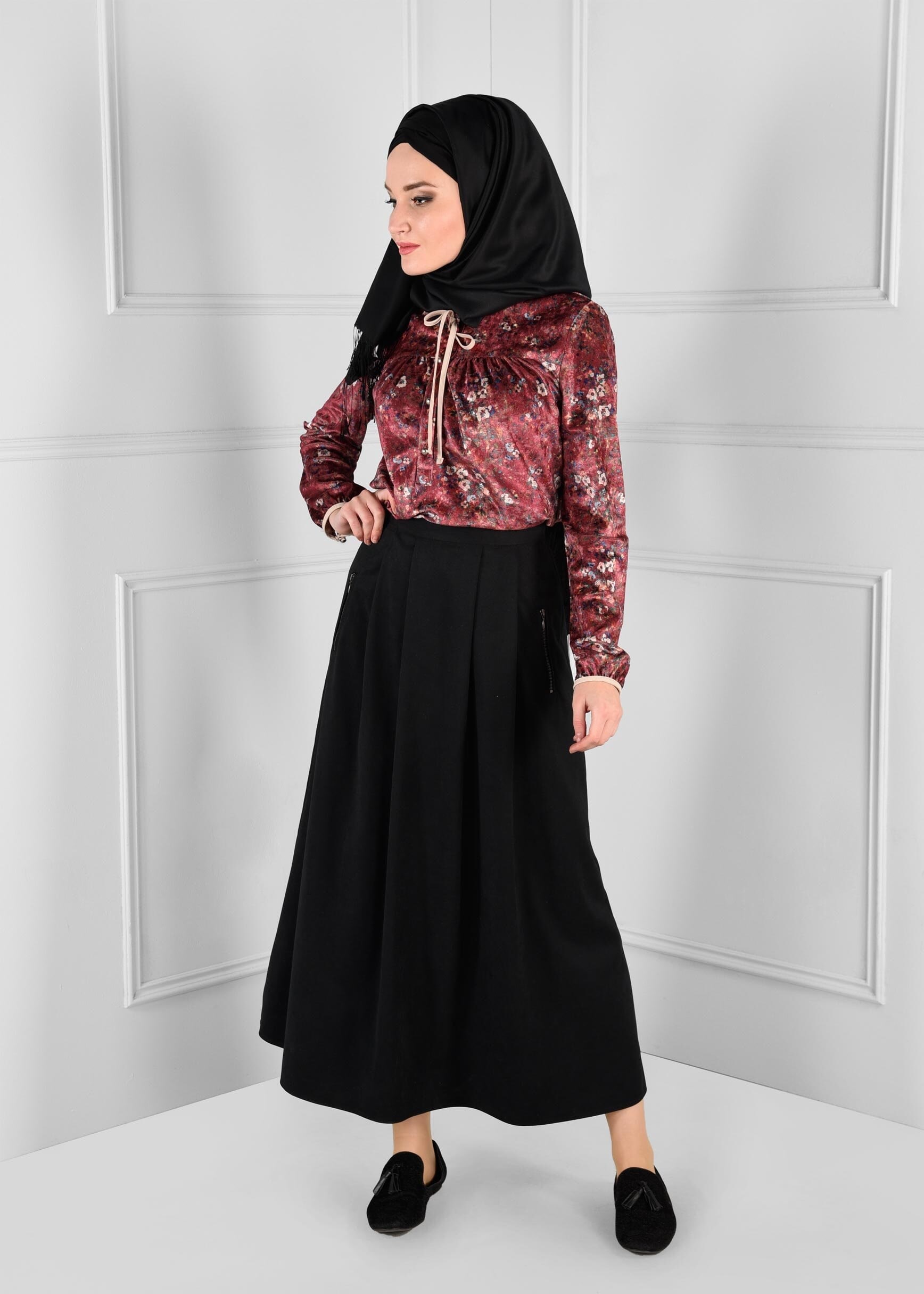 Tesettür giyim BORDO ÇİÇEK DESENLİ YAKASI BAĞCIK DETAYLI KADİFE BLUZ 4857
