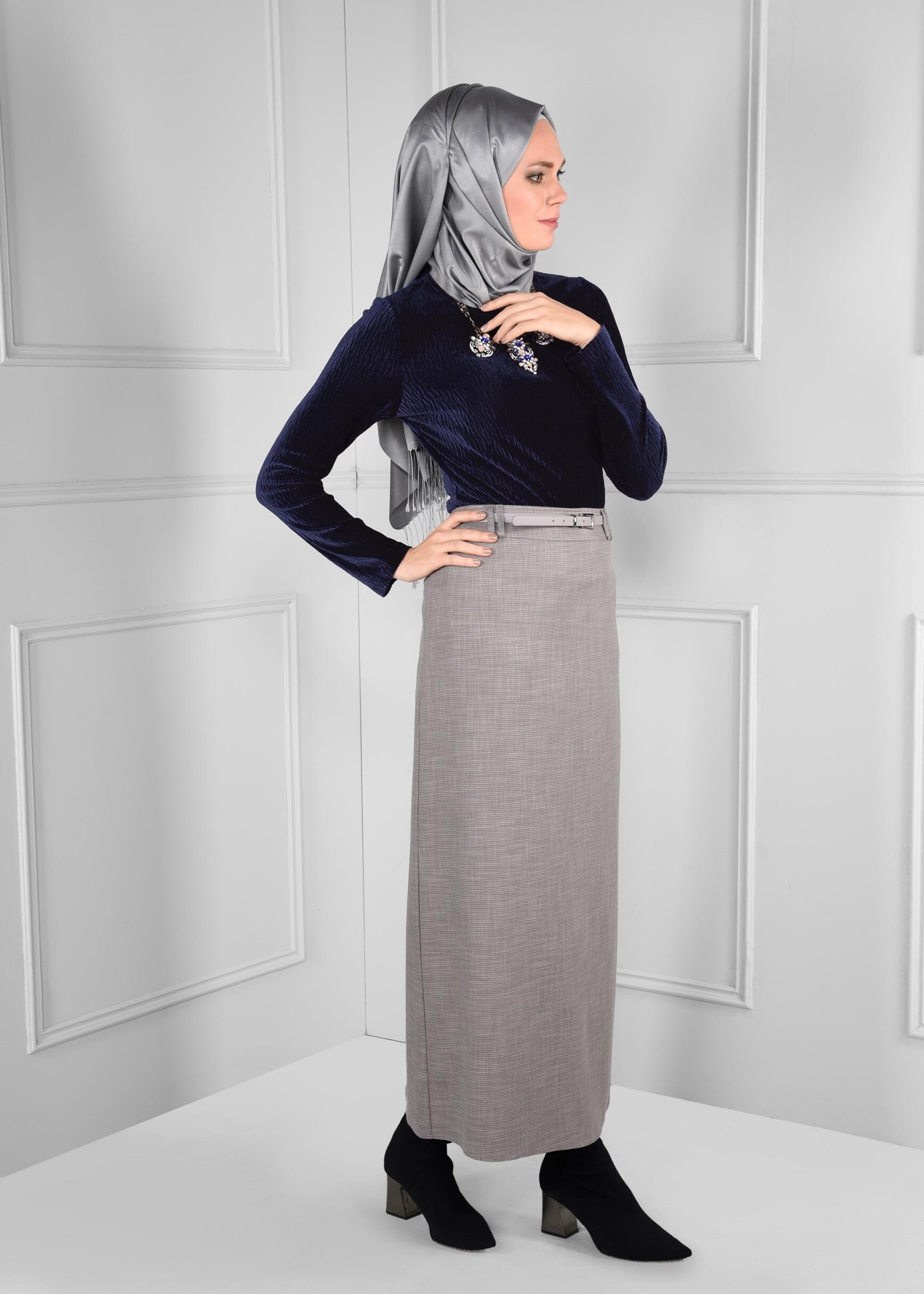 Tesettür giyim LACİVERT KADİFE PİLİSE BLUZ 4858