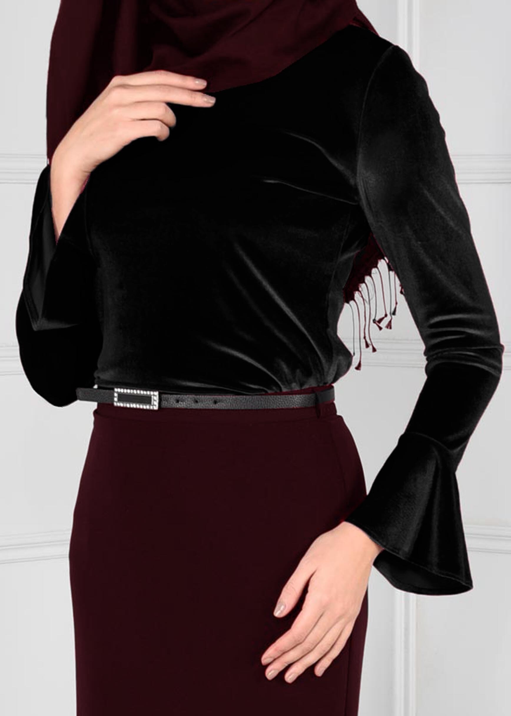 Tesettür giyim SİYAH KOLLARI VOLANLI KADİFE BLUZ 4859