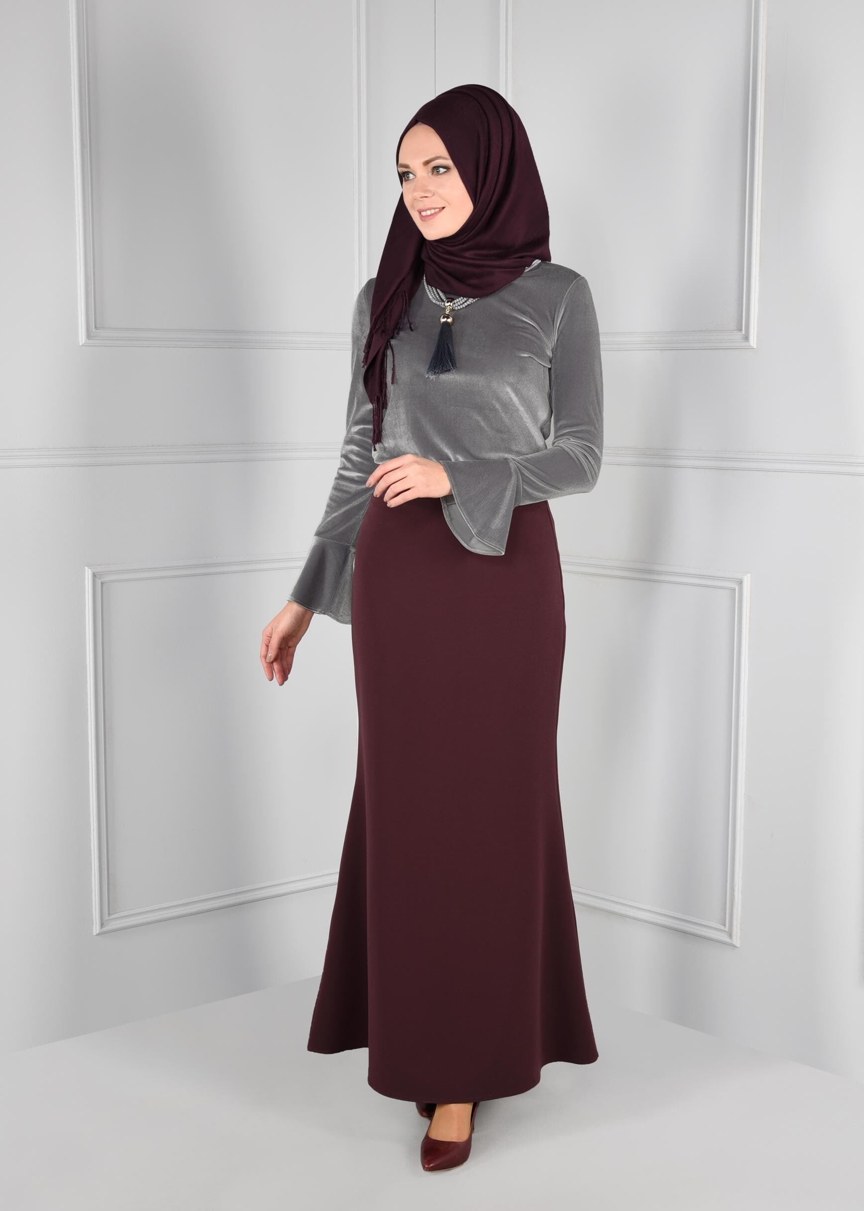 Tesettür giyim GRİ KOLLARI VOLANLI KADİFE BLUZ 4859