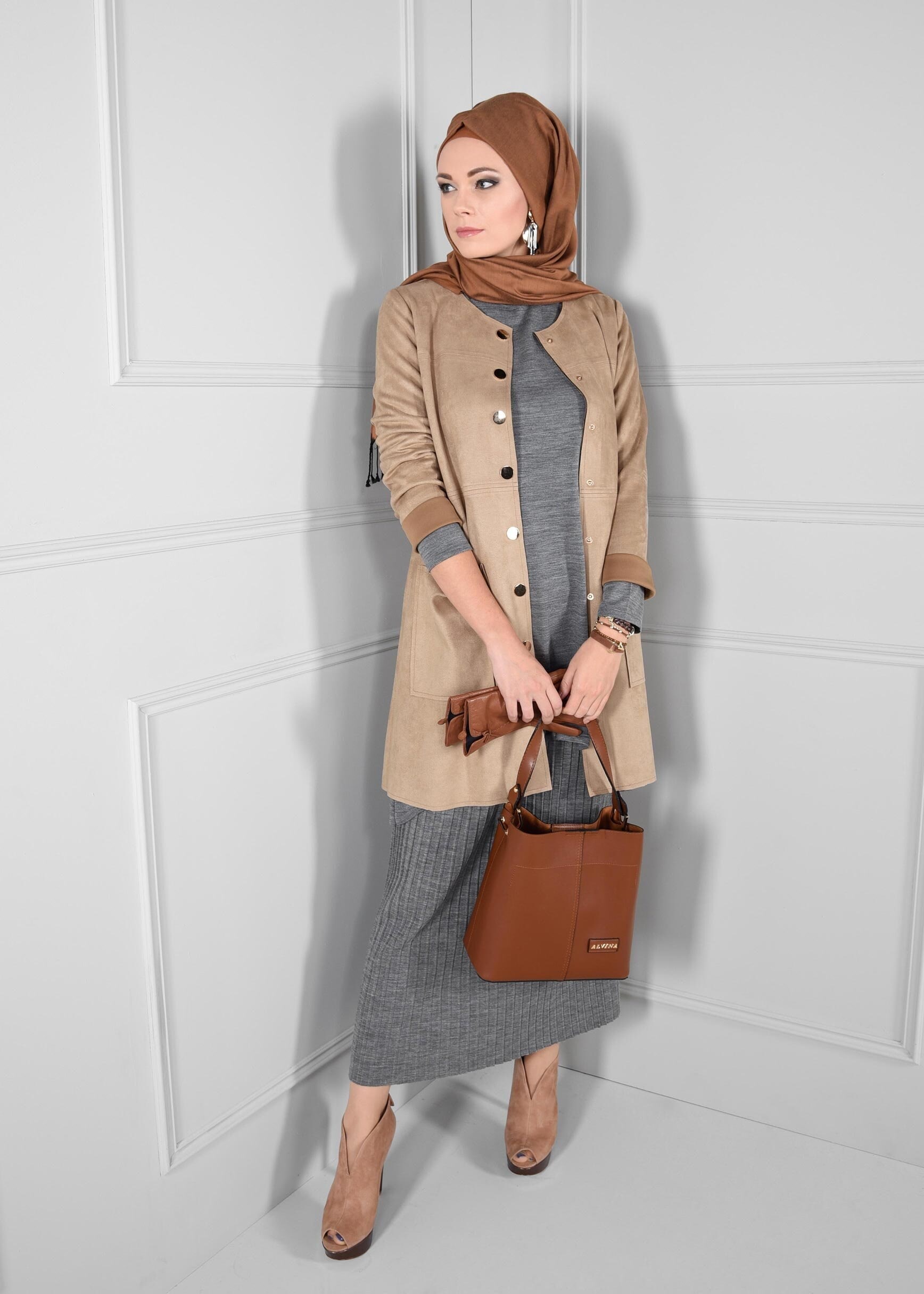 Tesettür giyim BEJ BOYDAN DÜĞMELİ CEPLİ SÜET CEKET 4703 