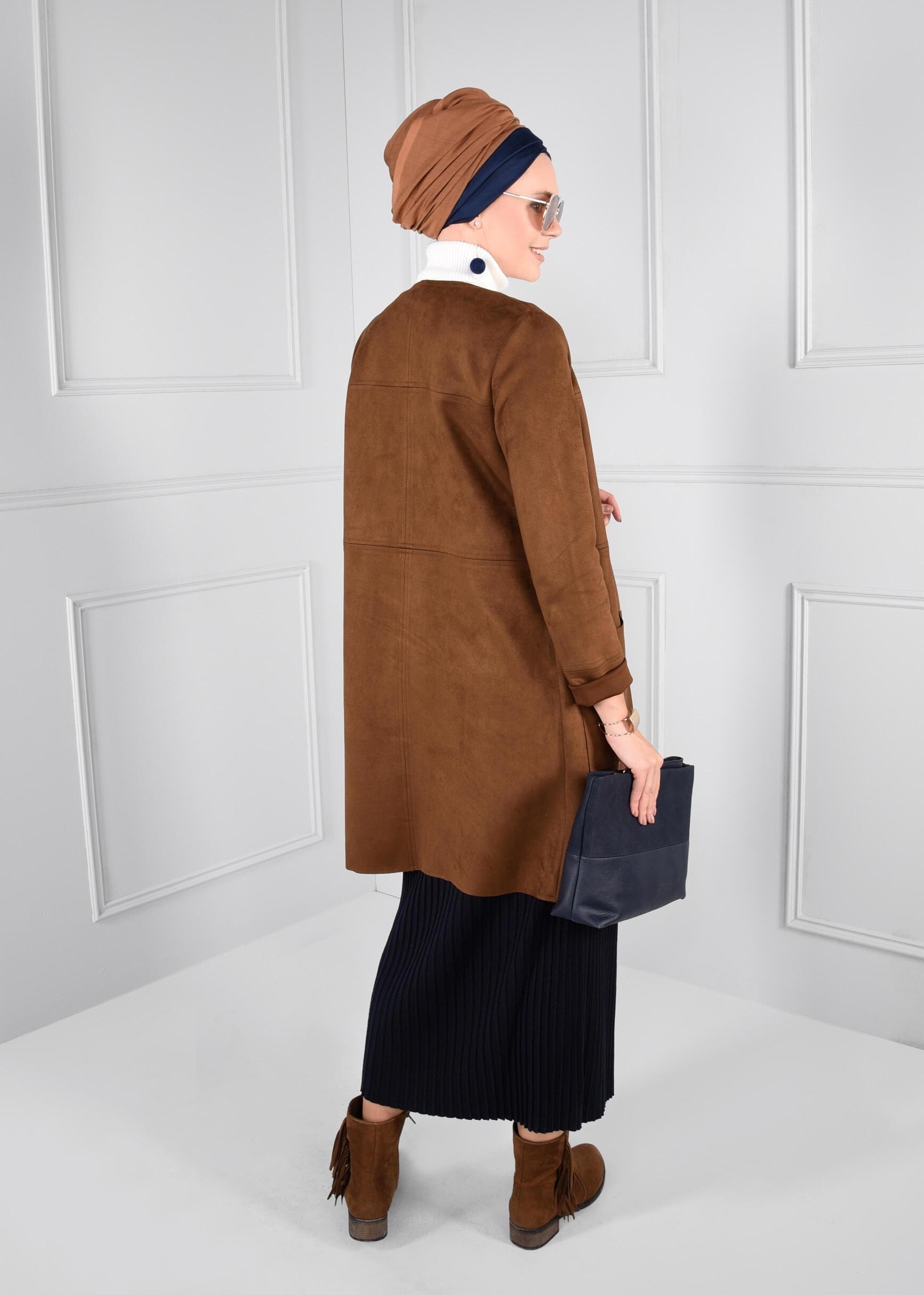 Tesettür giyim KAHVE BOYDAN DÜĞMELİ CEPLİ SÜET CEKET 4703 