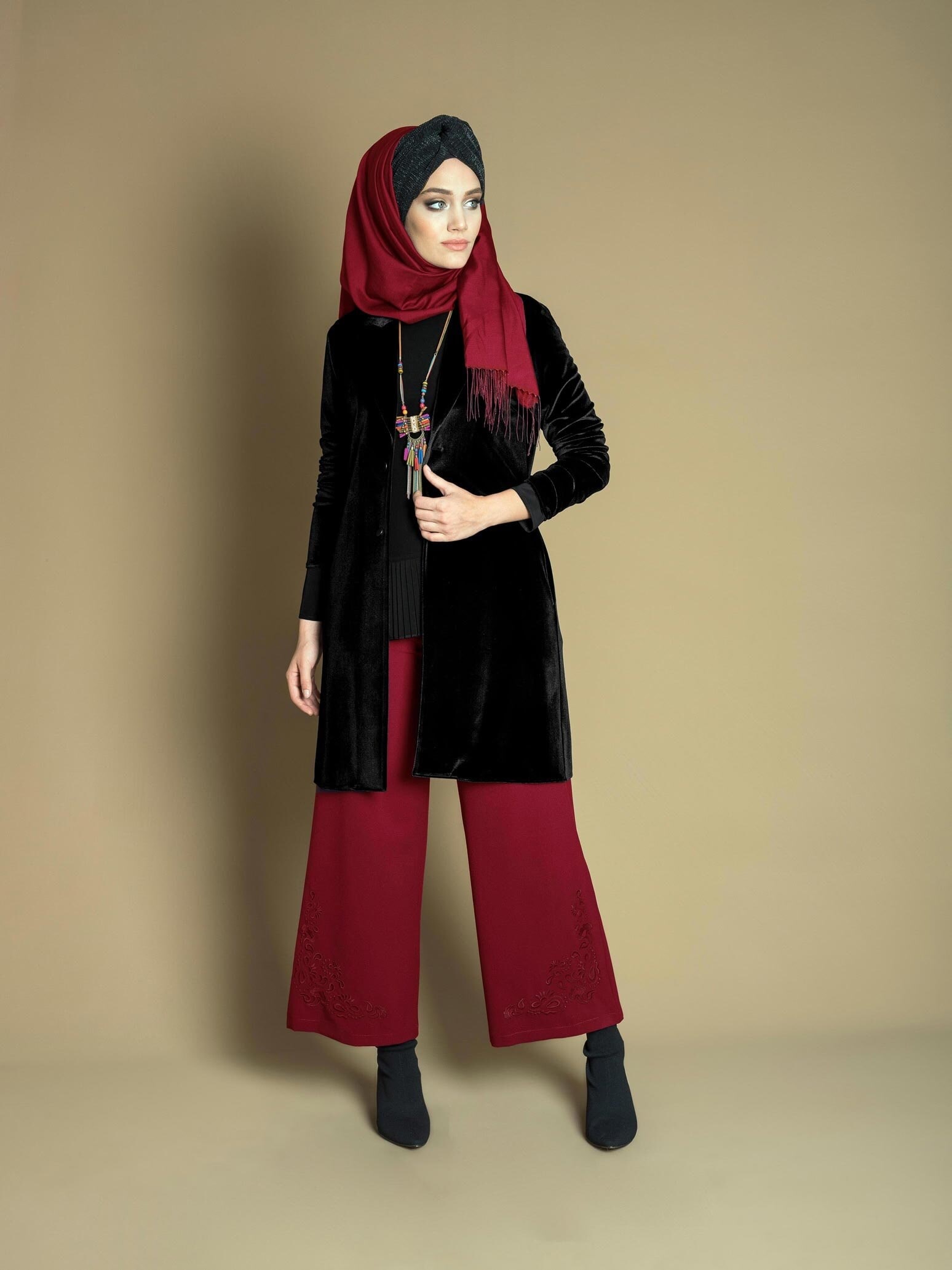 Tesettür giyim SİYAH DÜĞME DETAYLI KADİFE CEKET 4729