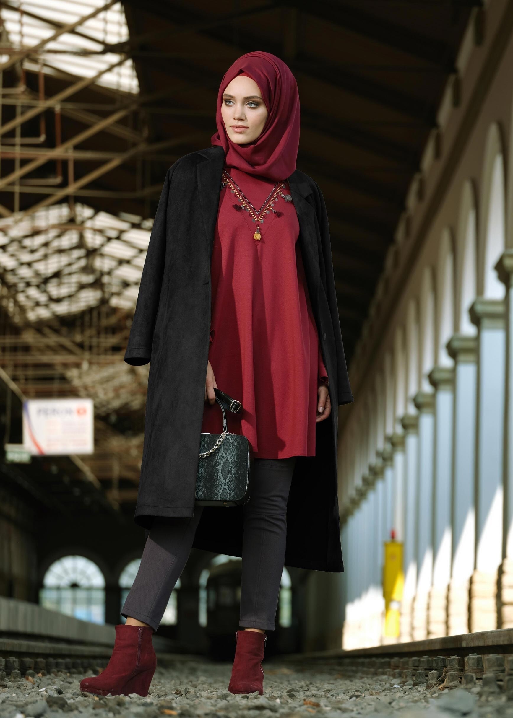 Tesettür giyim SİYAH DÜĞMELİ SÜET CEKET  4777